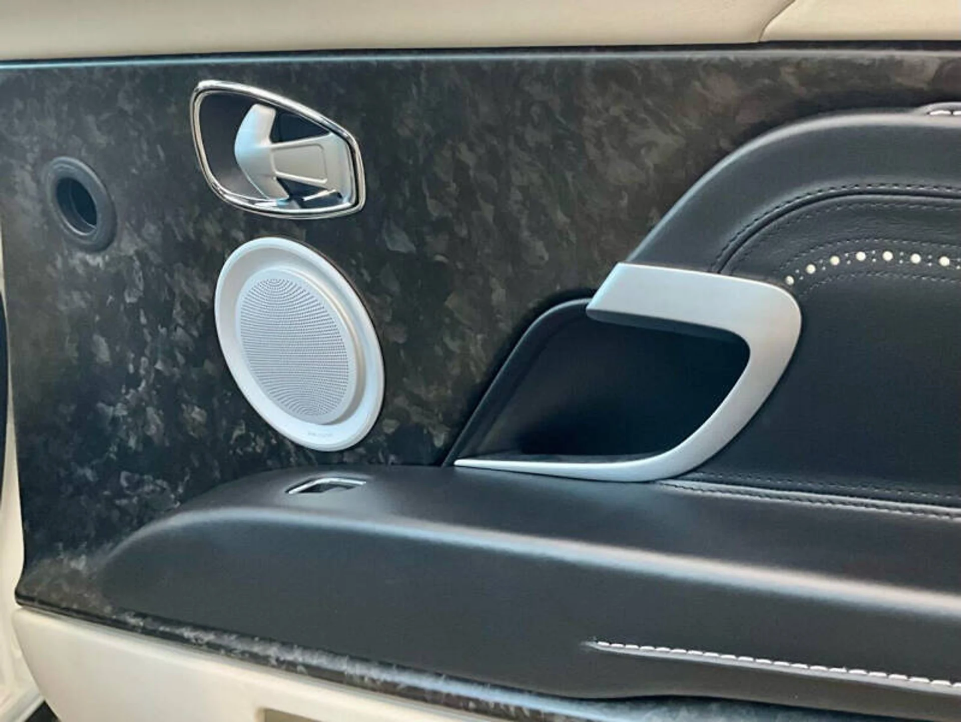 mph040_4174778694_2018_aston_martin_db11_v12_2dr_coupe_5f50da576c