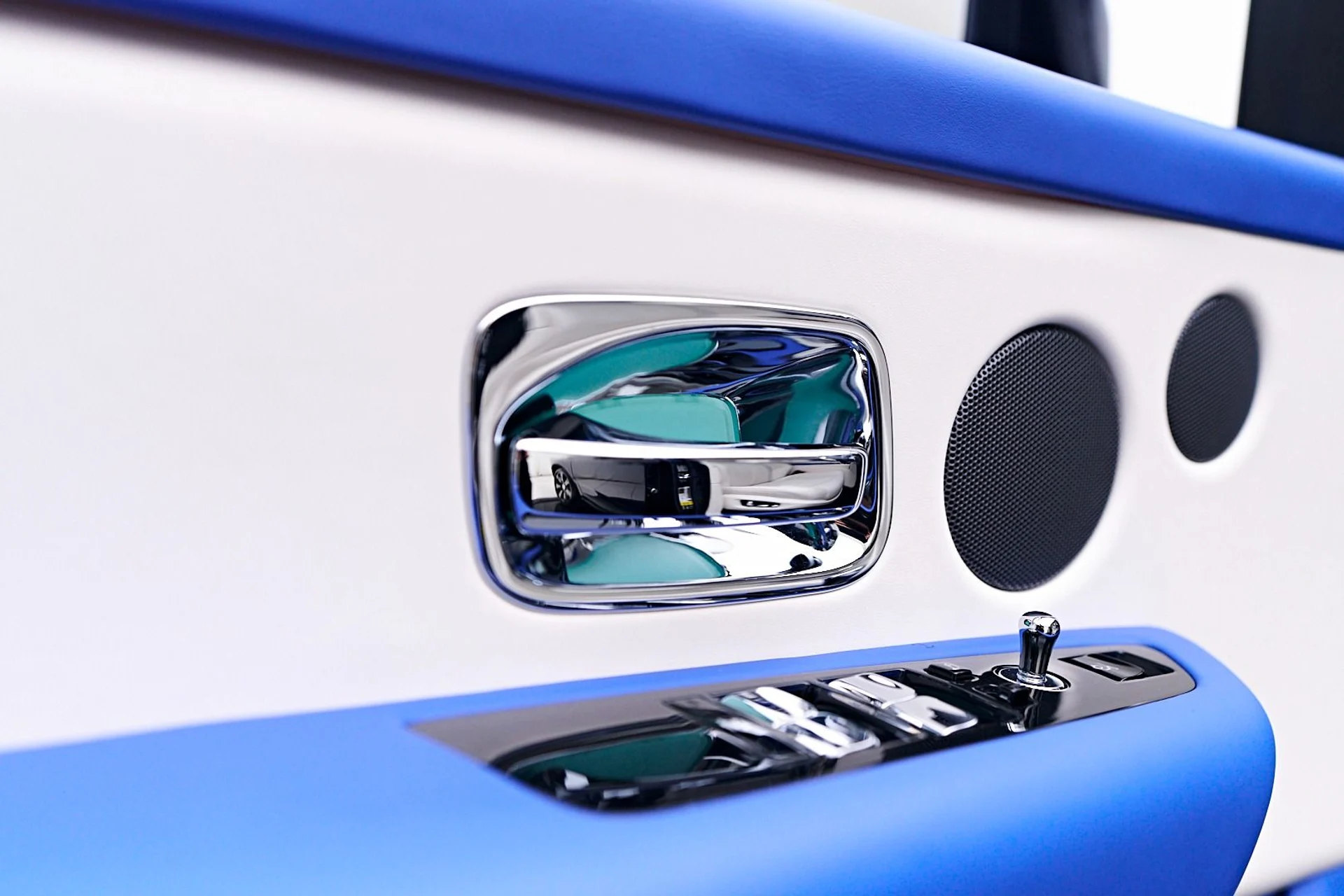 mph040_4192985793_Used_2023_Rolls_Royce_Cullinan_Base_1745954360_d2c913d14d