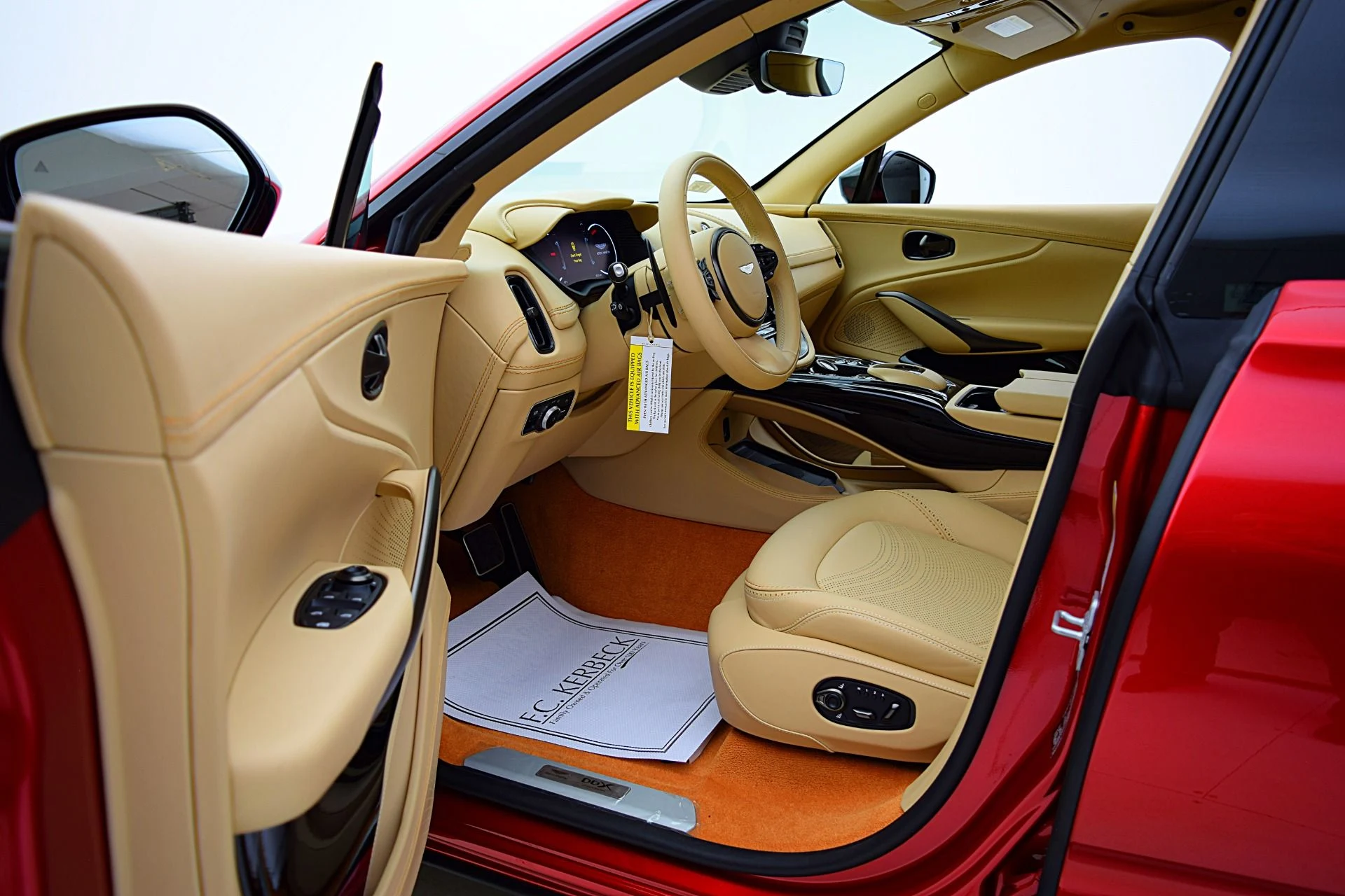 mph040_4201352_Used_2023_Aston_Martin_DBX_707_dccae99eea