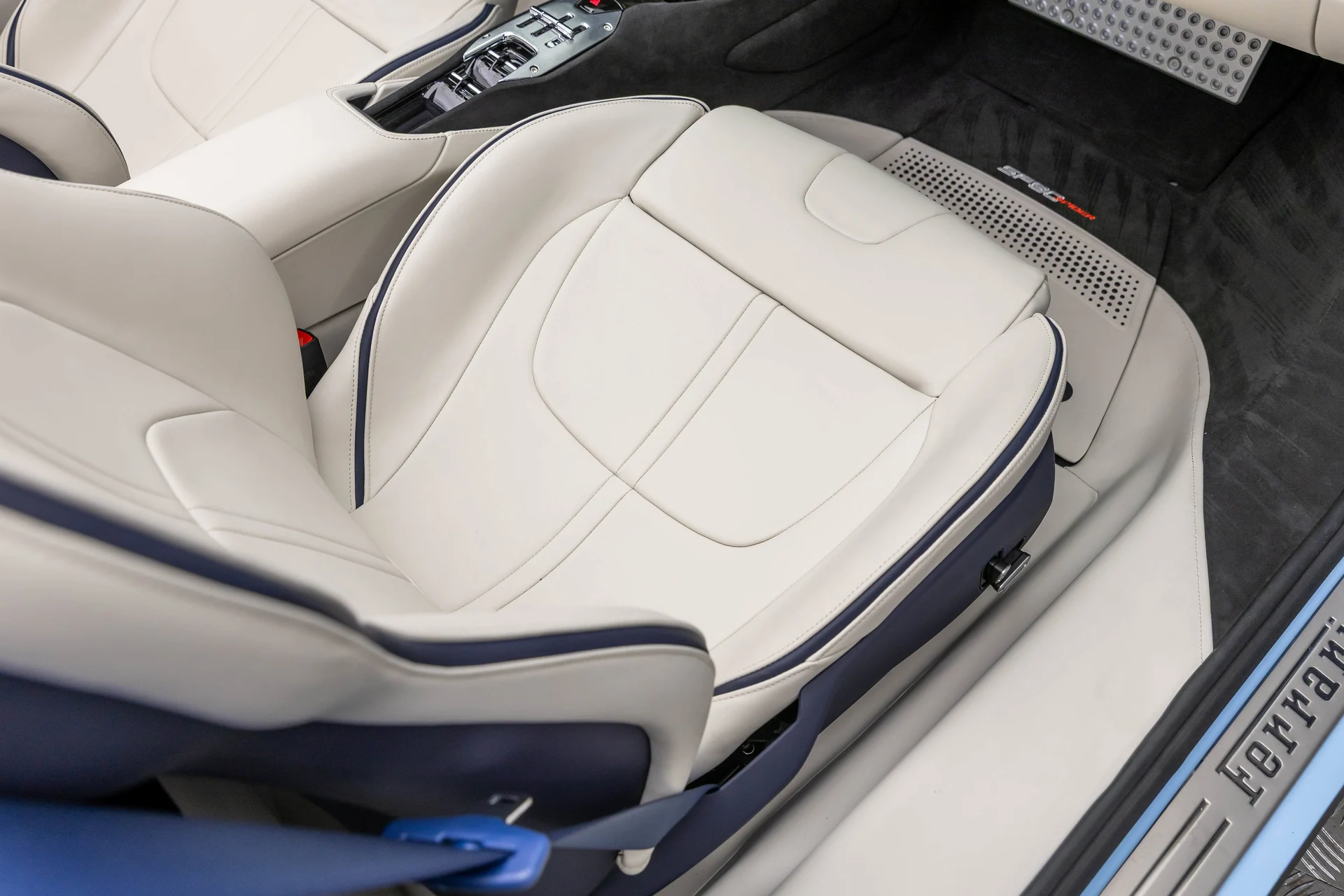 mph040_4204843886_336c6d5799a245a3b5ff69133e7f080d_ef382b4ff5