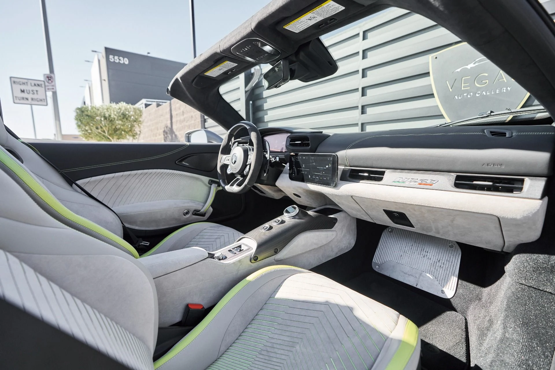 mph040_4205633030_Used_2023_Maserati_MC_20_Cielo_1761946918_adfbc6dec3