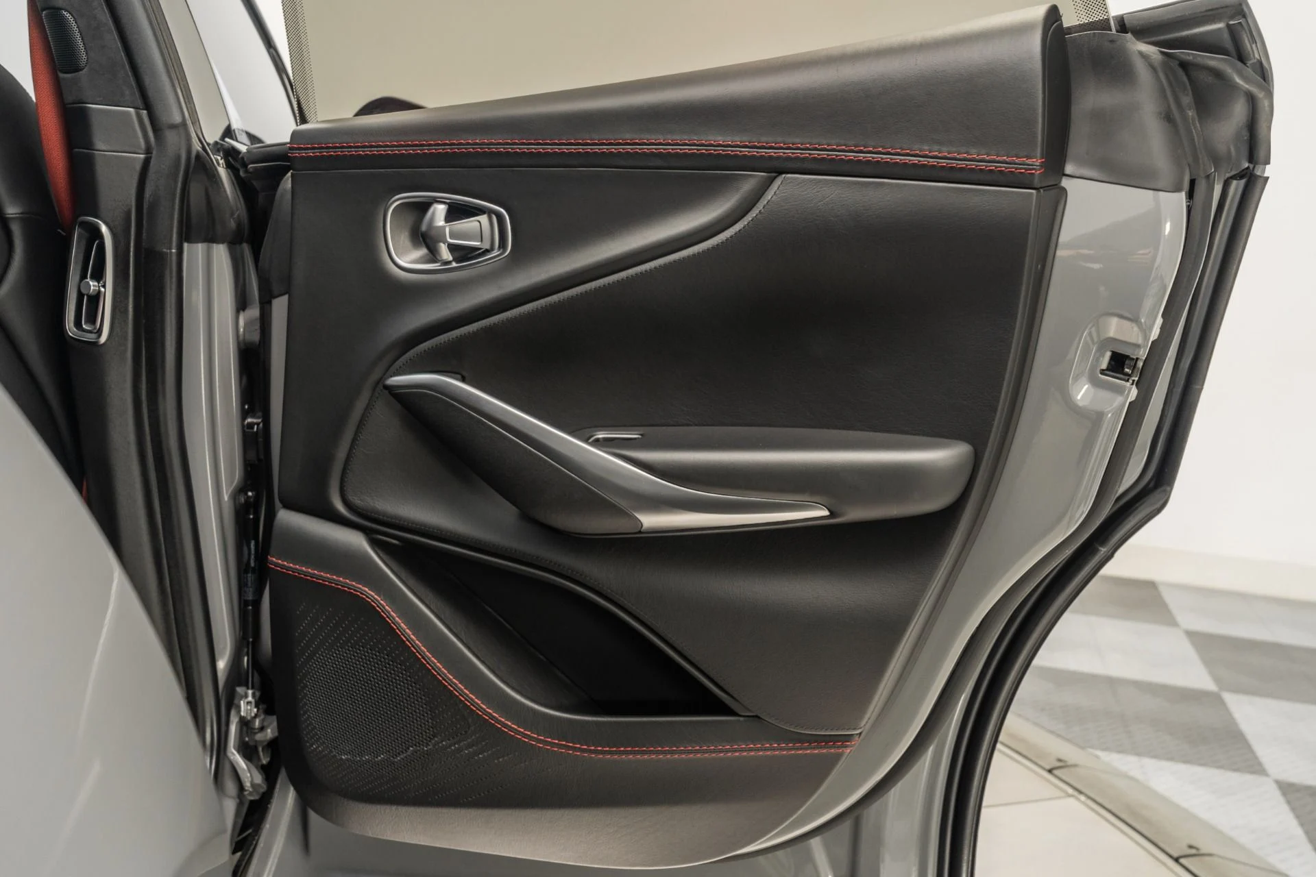 mph040_4207153853_Used_2021_Aston_Martin_DBX_22_Inch_Wheels_Heated_and_Ventilated_Front_Seats_Panoramic_Roof_1765210409_53e58b196d