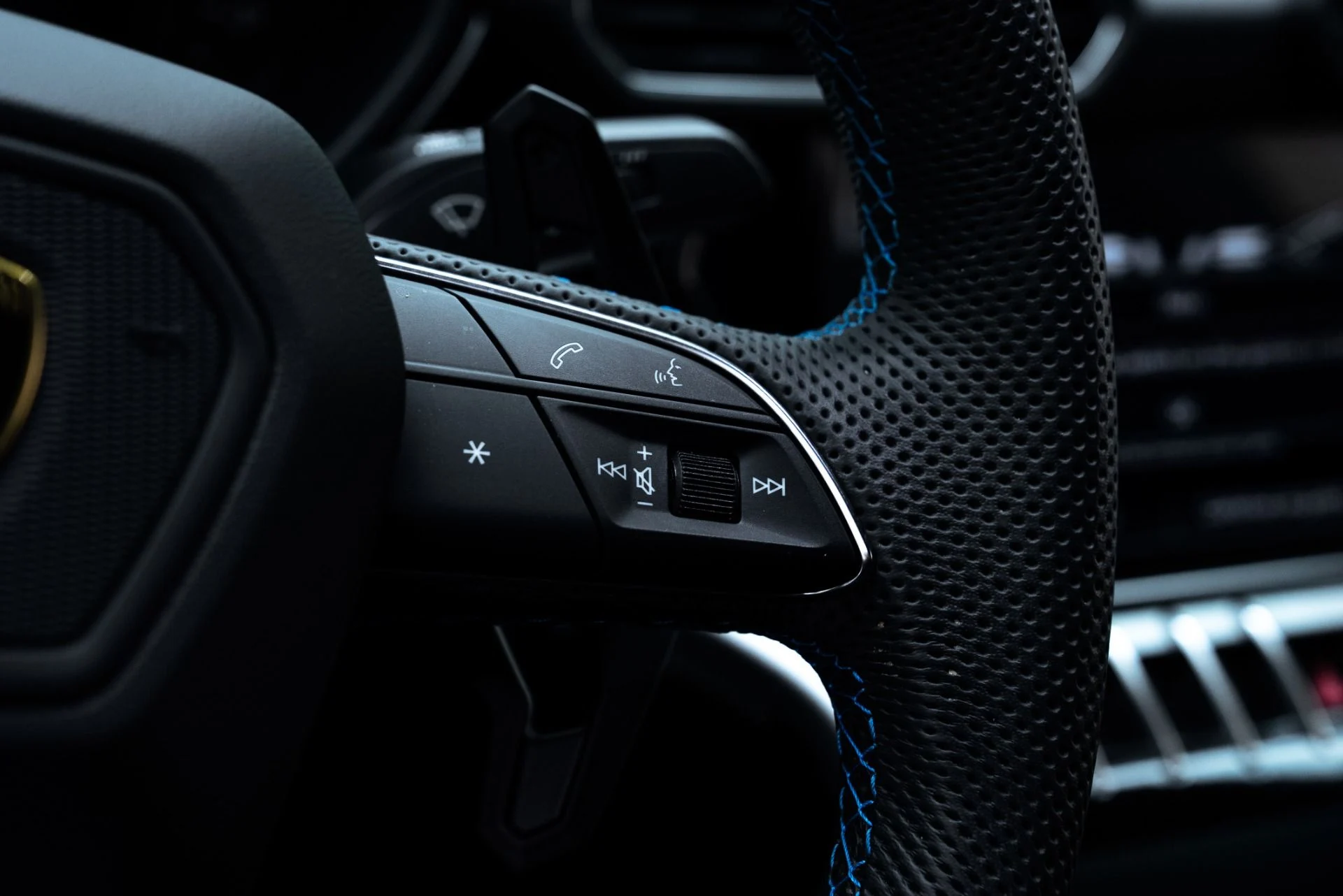 mph040_4211268041_Used_2024_Lamborghini_Urus_S_1774974370_c50eb0fc3f