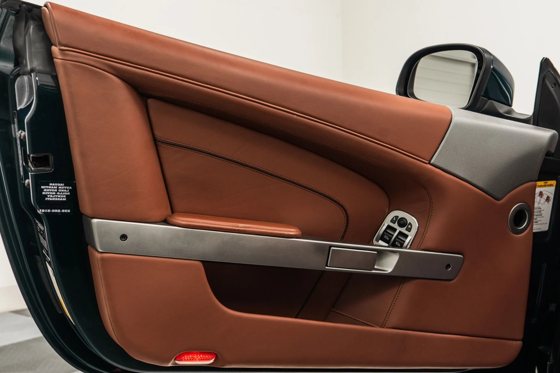 mph040_423220830_Used_2015_Aston_Martin_DB_9_Volante_1759413390_38bd747121