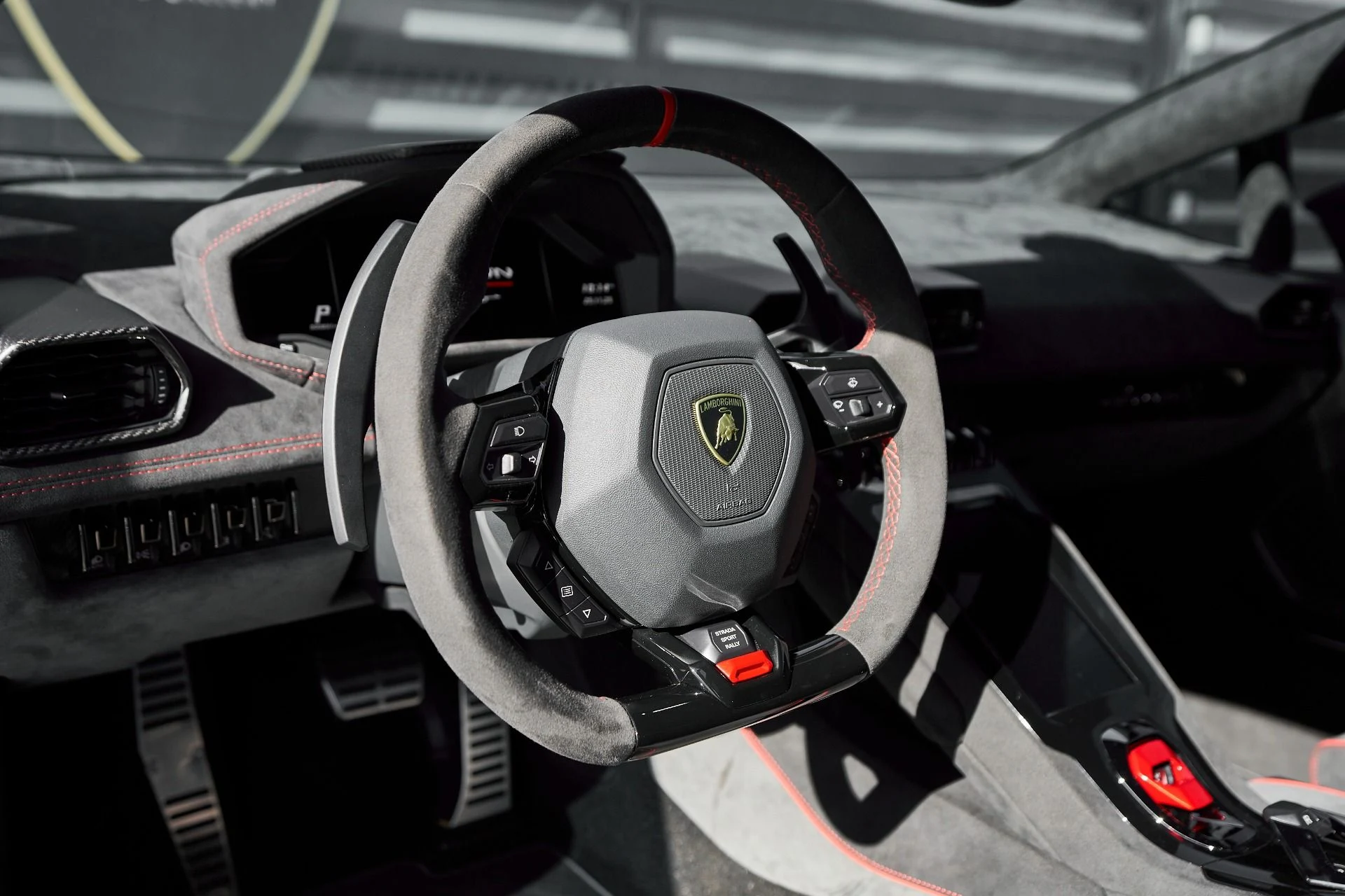 mph040_4232706636_Used_2023_Lamborghini_Huracan_Base_1764123601_df45364a88