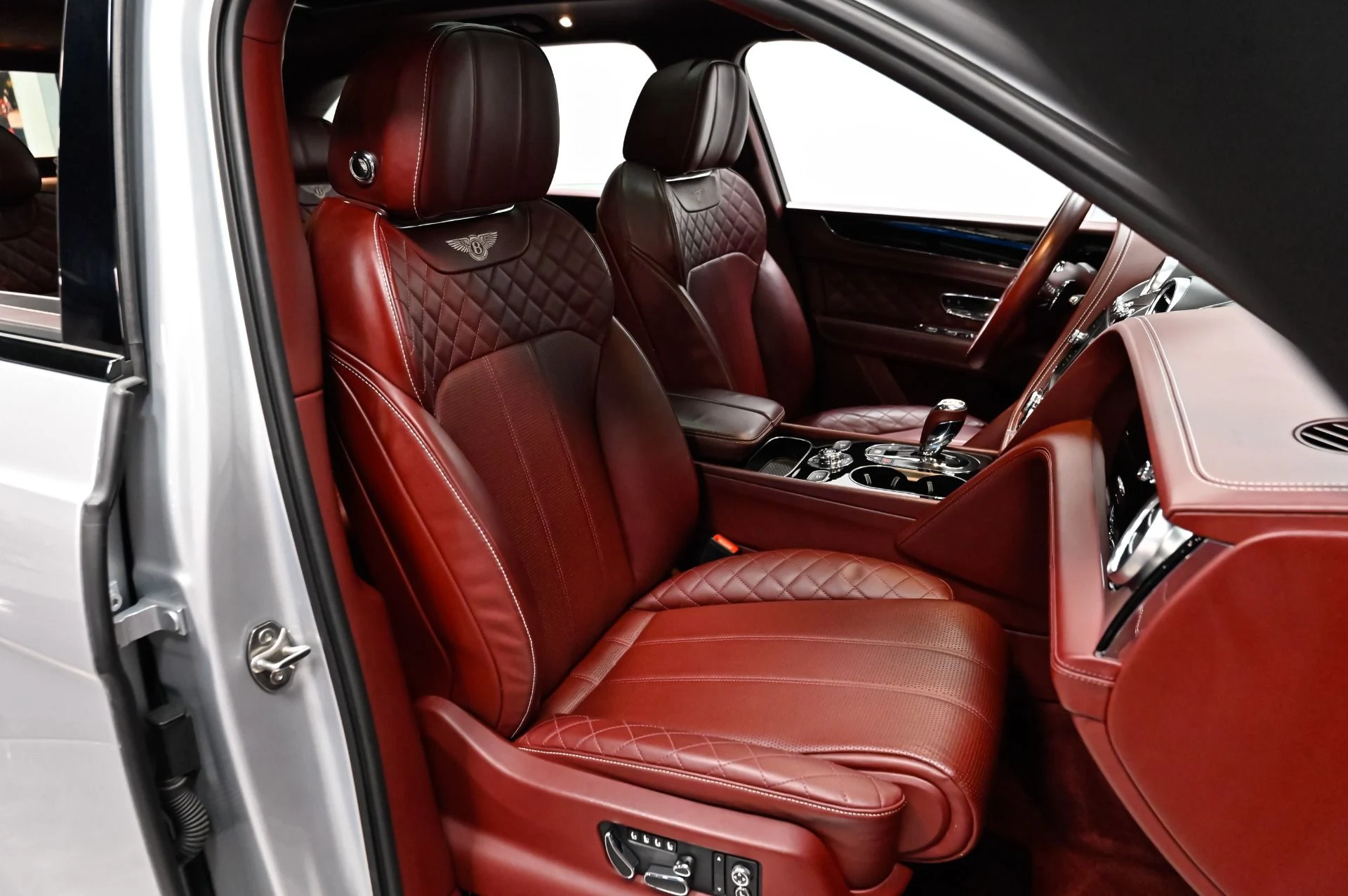 mph040_4234681743_Used_2019_Bentley_Bentayga_V8_1790790917_a4aa52bb2e