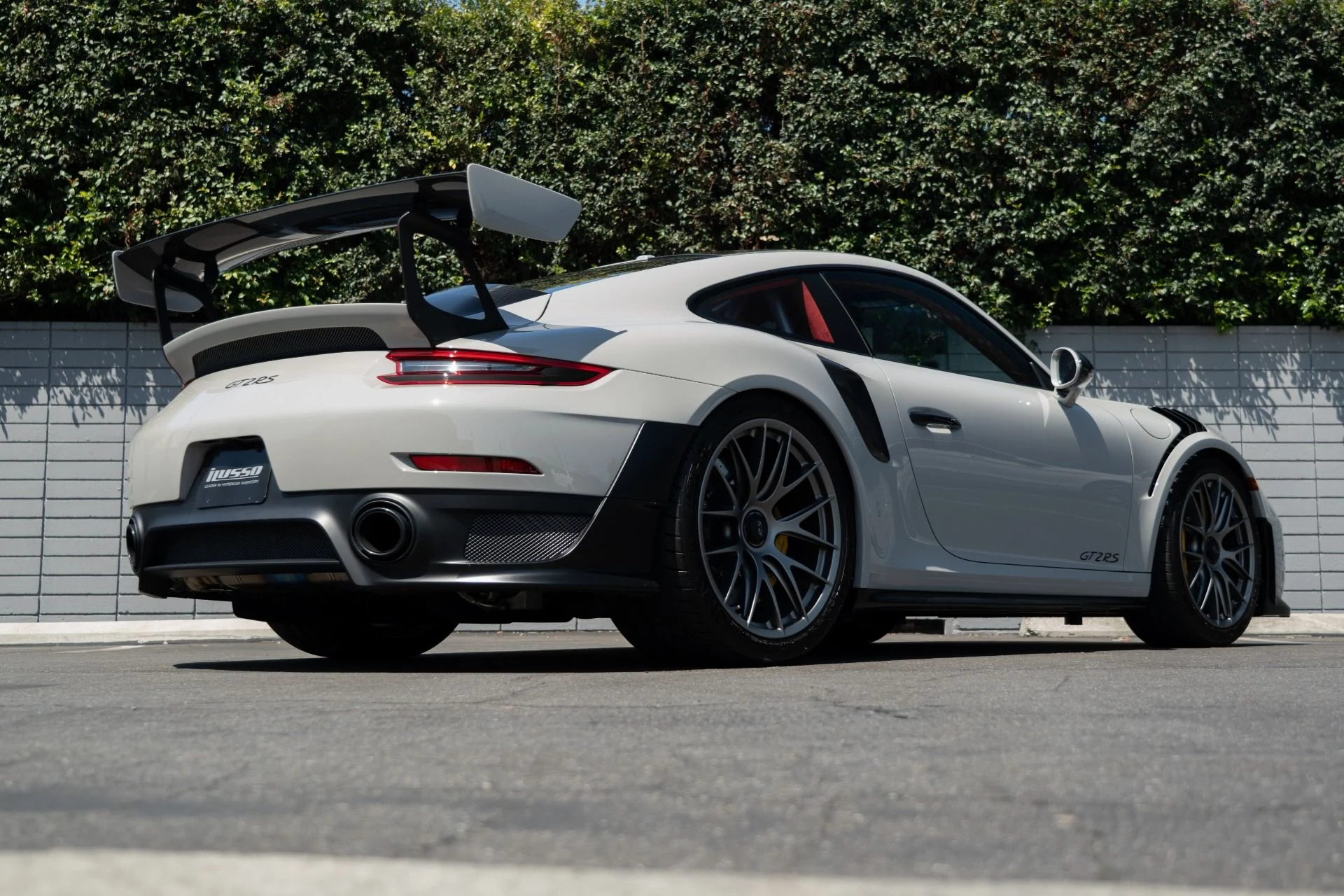 mph040_4236831732_Used_2018_Porsche_911_GT_2_RS_1755904886_3775d233df