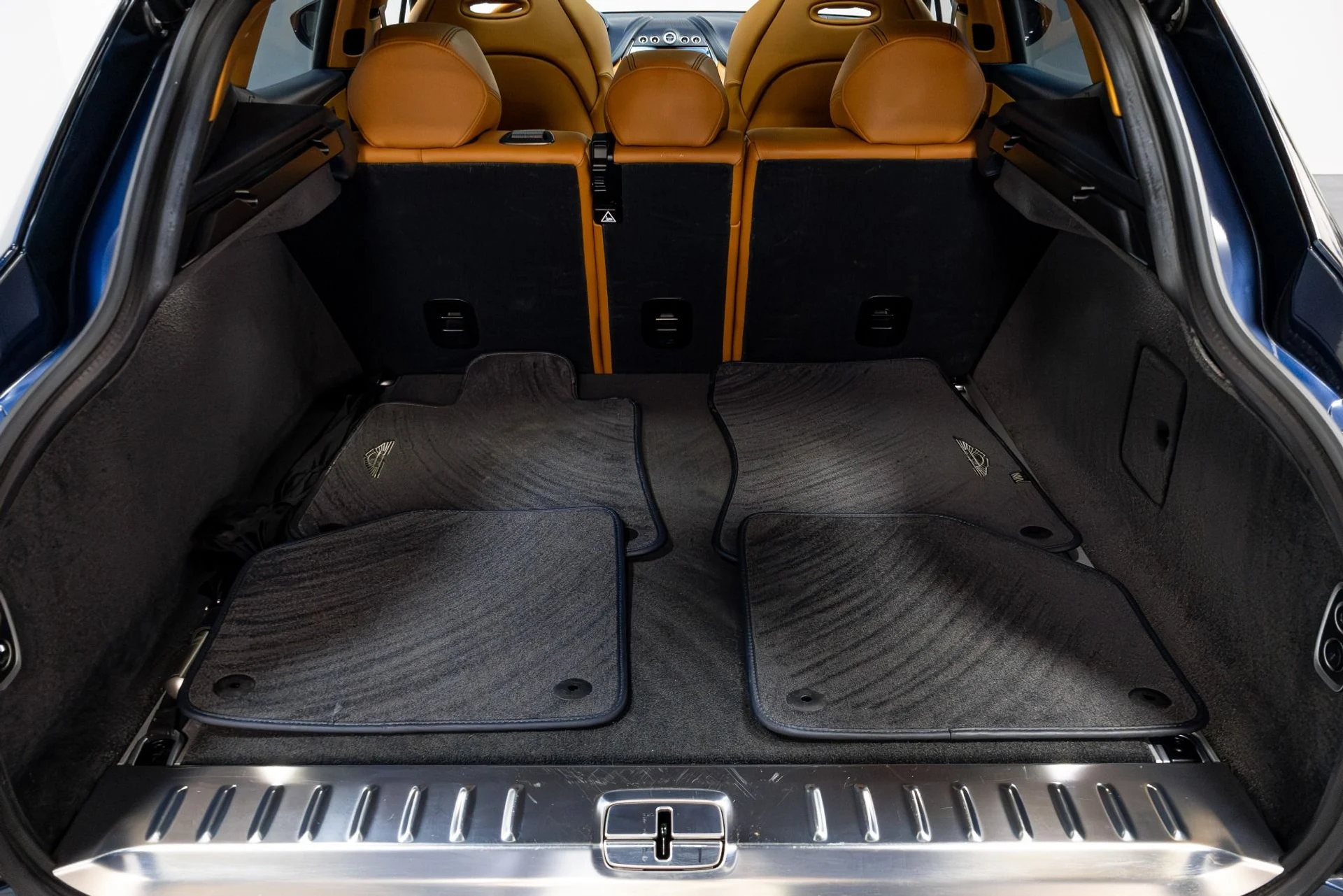 mph040_424190337_Used_2021_Aston_Martin_DBX_1770088523_46ece8a01c