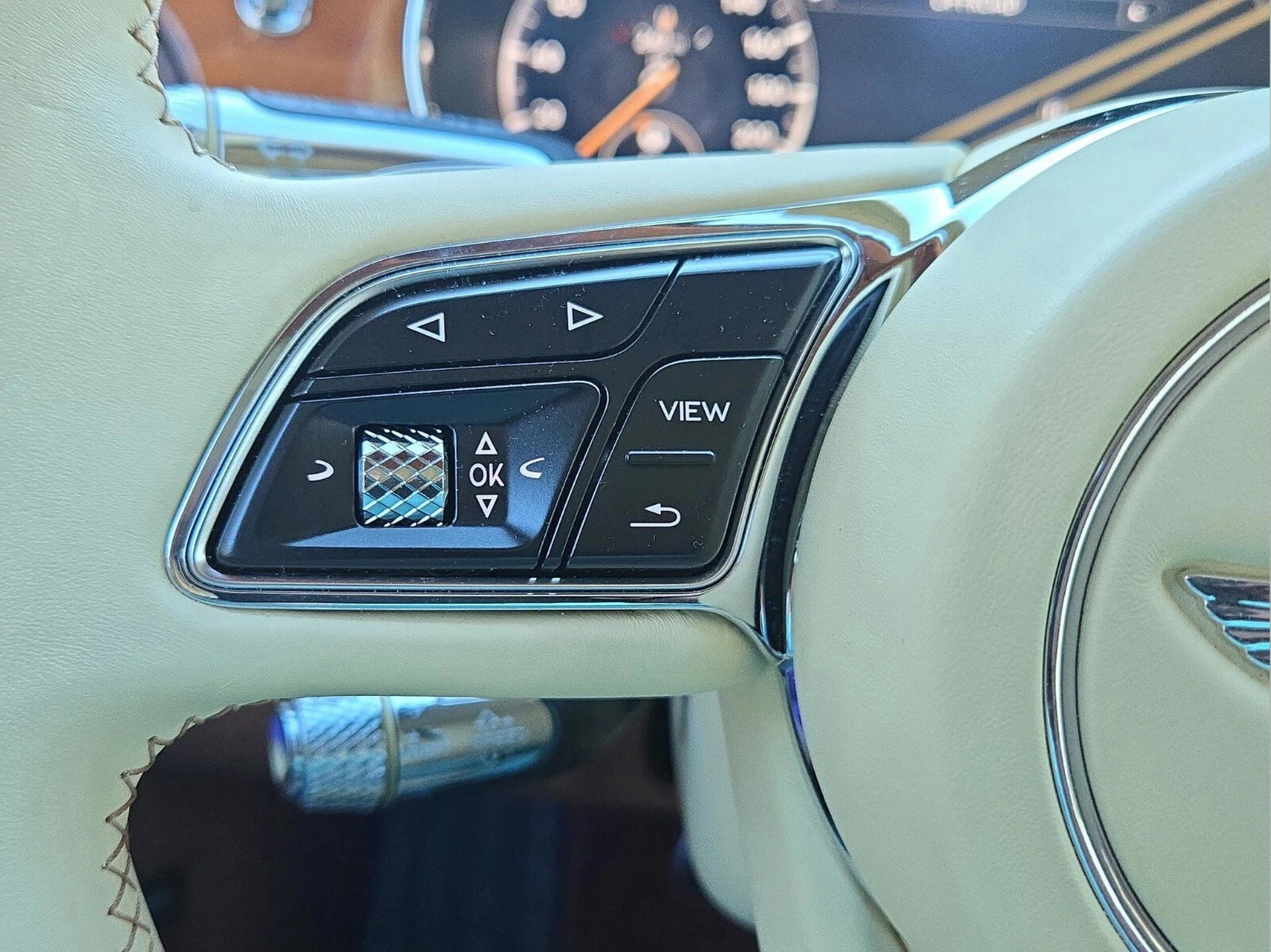 mph040_4244036134_e2cbc1f0ab553f5182c0d62c91527381x_0ff23aa817