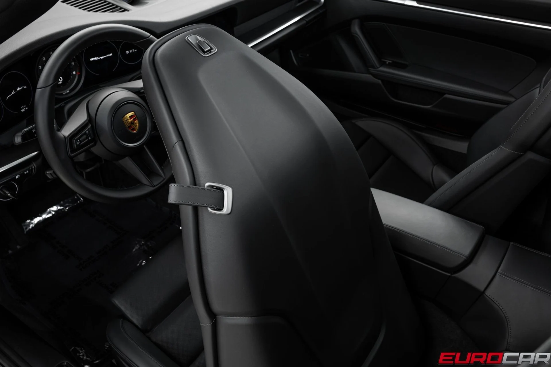 mph040_4245937680_image_41_5f853c42dd