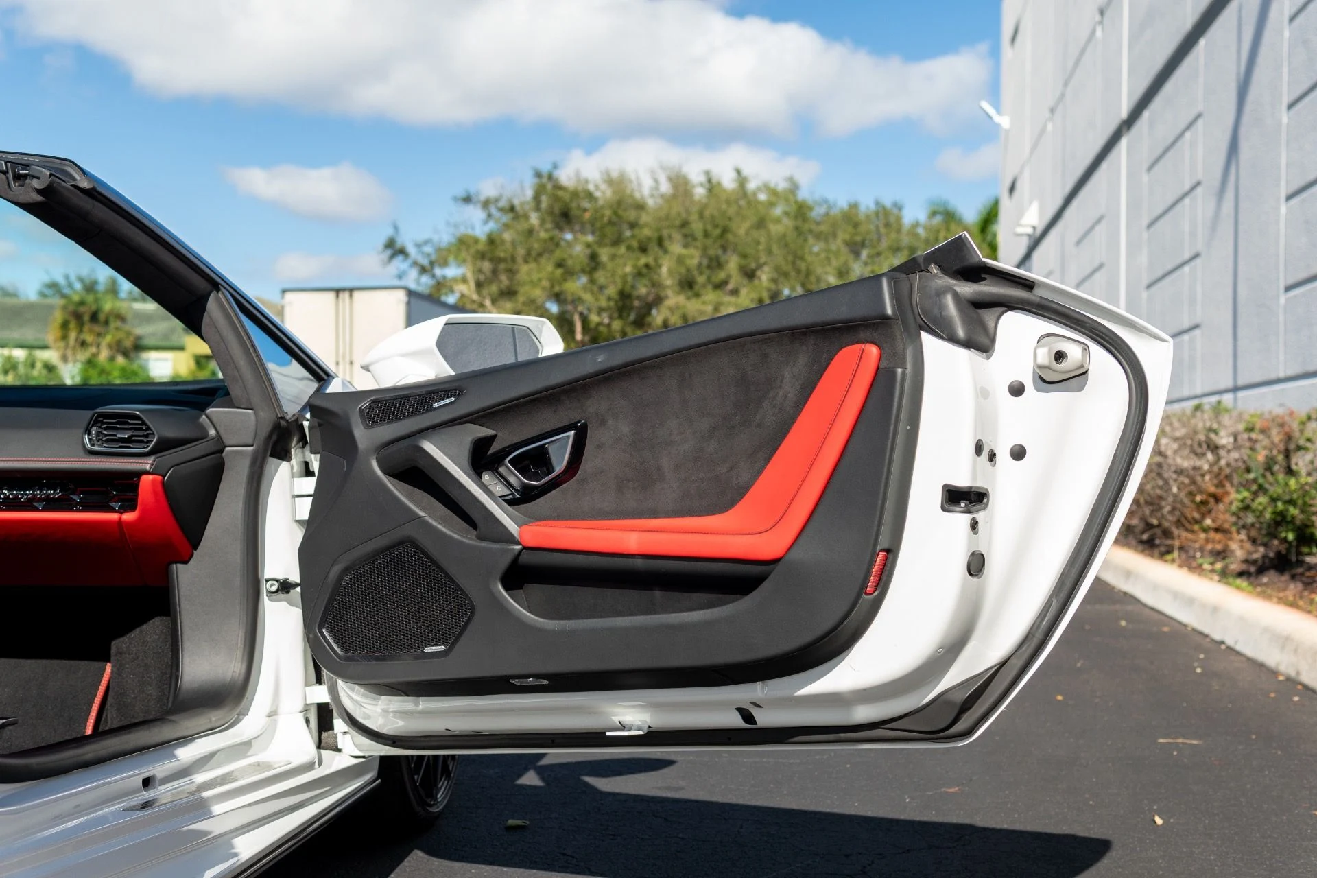 mph040_4250454639_Used_2021_Lamborghini_Huracan_EVO_Spyder_1766013013_0743465e71