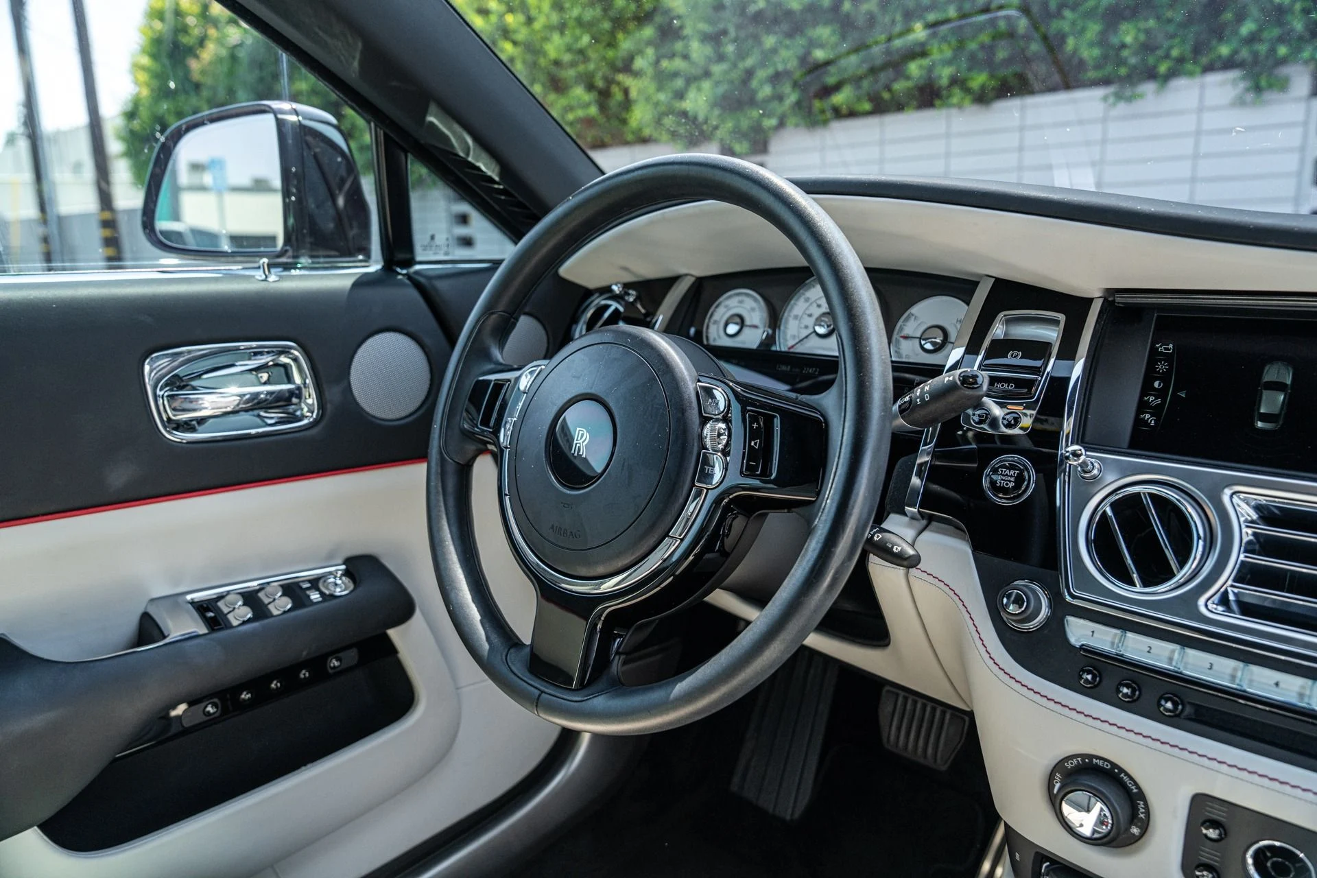mph040_4255747220_Used_2018_Rolls_Royce_Wraith_1752607030_6f01af1aa6