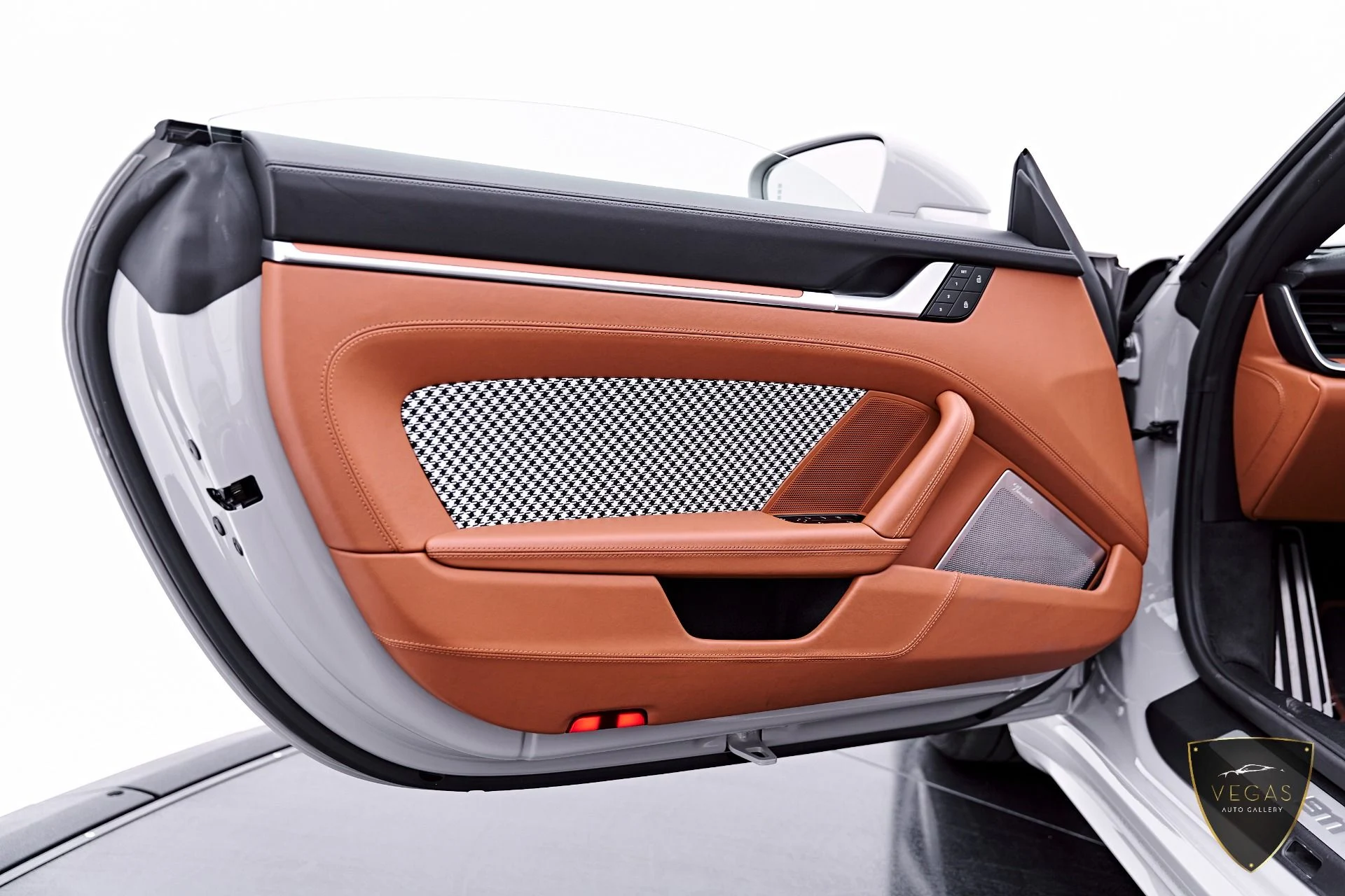 mph040_4261991290_Used_2024_Porsche_911_Turbo_S_1782351425_4270277f1f