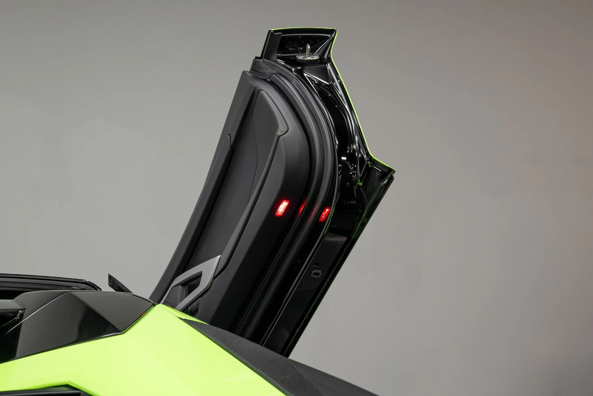 mph040_4271674160_Used_2015_Lamborghini_Aventador_1764723845_2d73d5effc