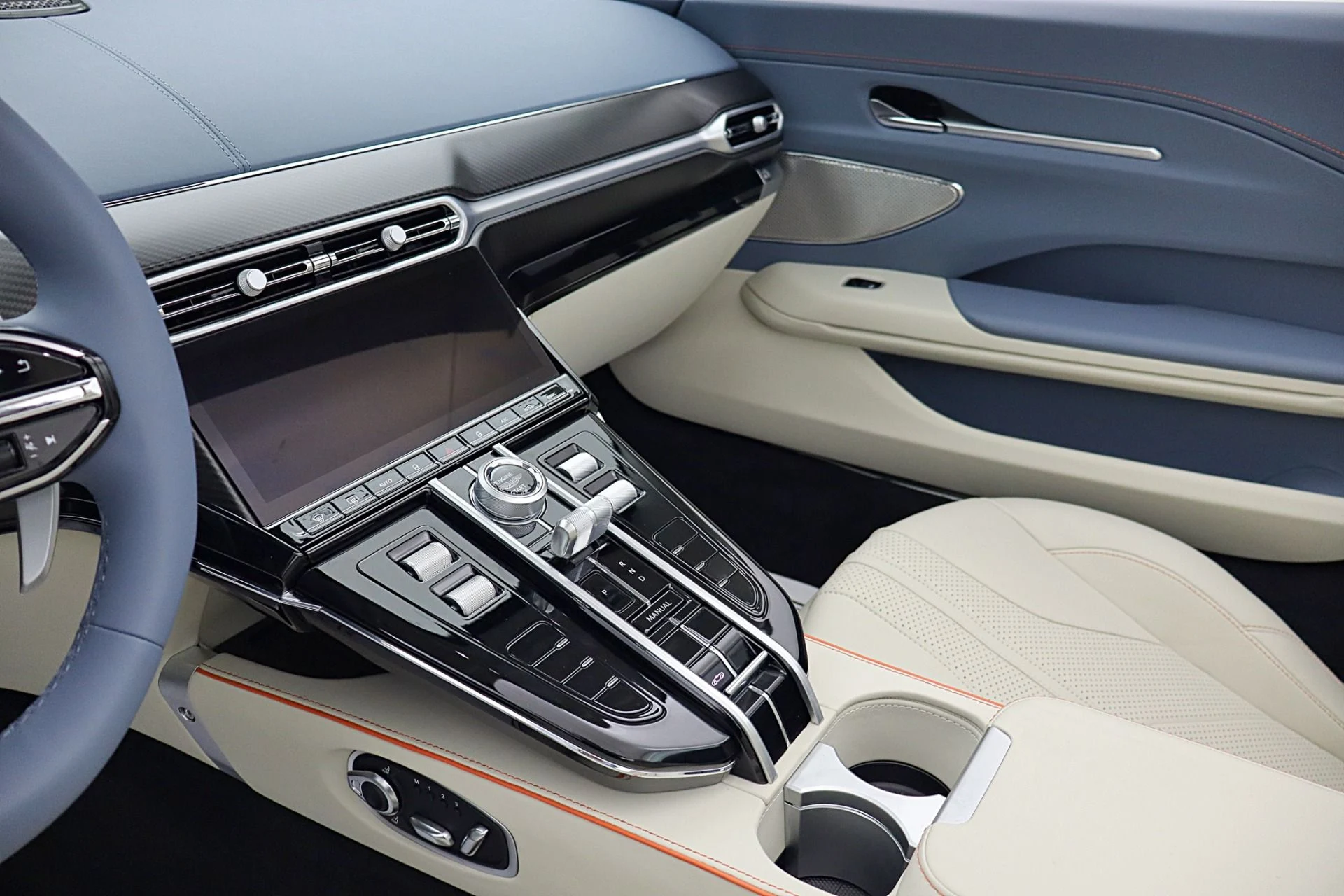 mph040_4284532621_New_2026_Aston_Martin_Vantage_Roadster_f0dee59928