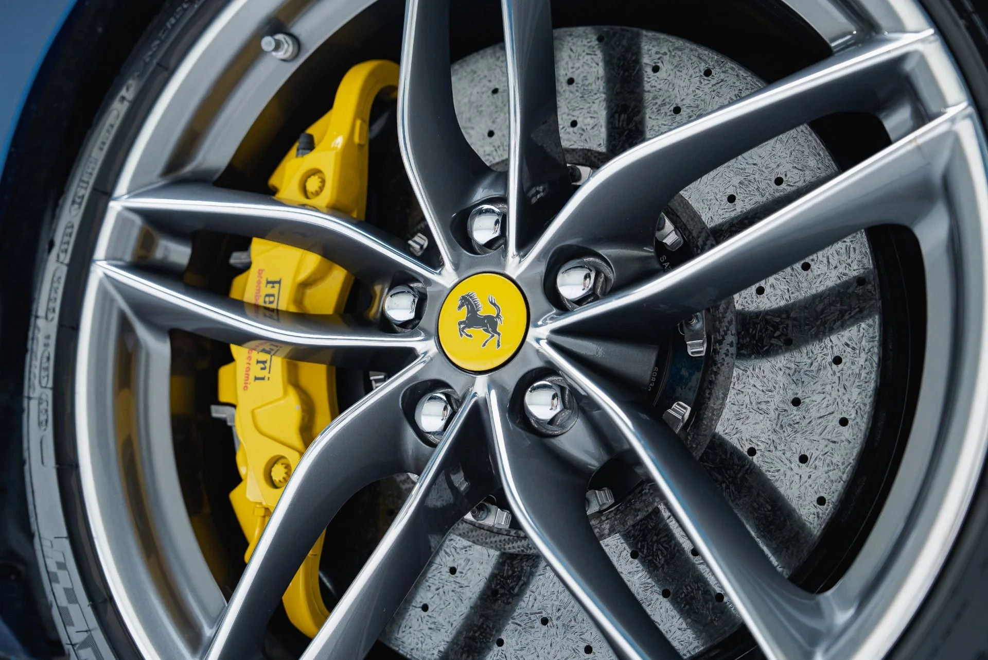 mph040_4286556849_Used_2019_Ferrari_488_Spider_1791569566_b1c5207237