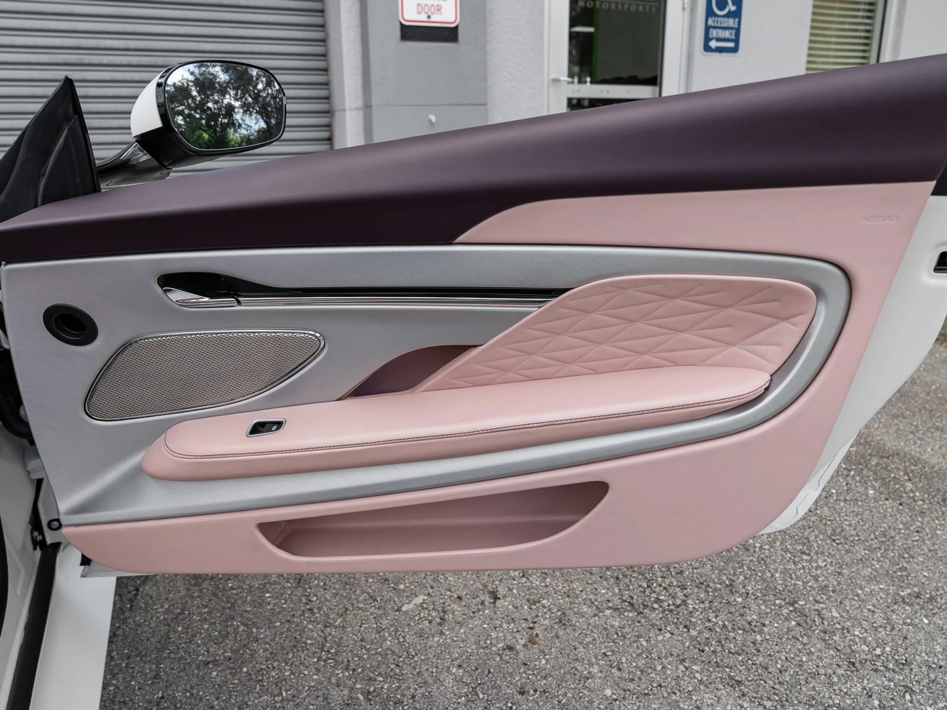 mph040_4293397704_Used_2025_Aston_Martin_DB_12_1761167164_a1c06ec4e4