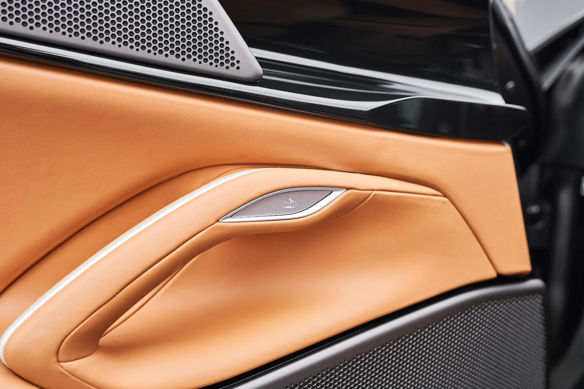 mph040_450180543_Used_2025_Ferrari_Purosangue_1762993306_4feefb617b