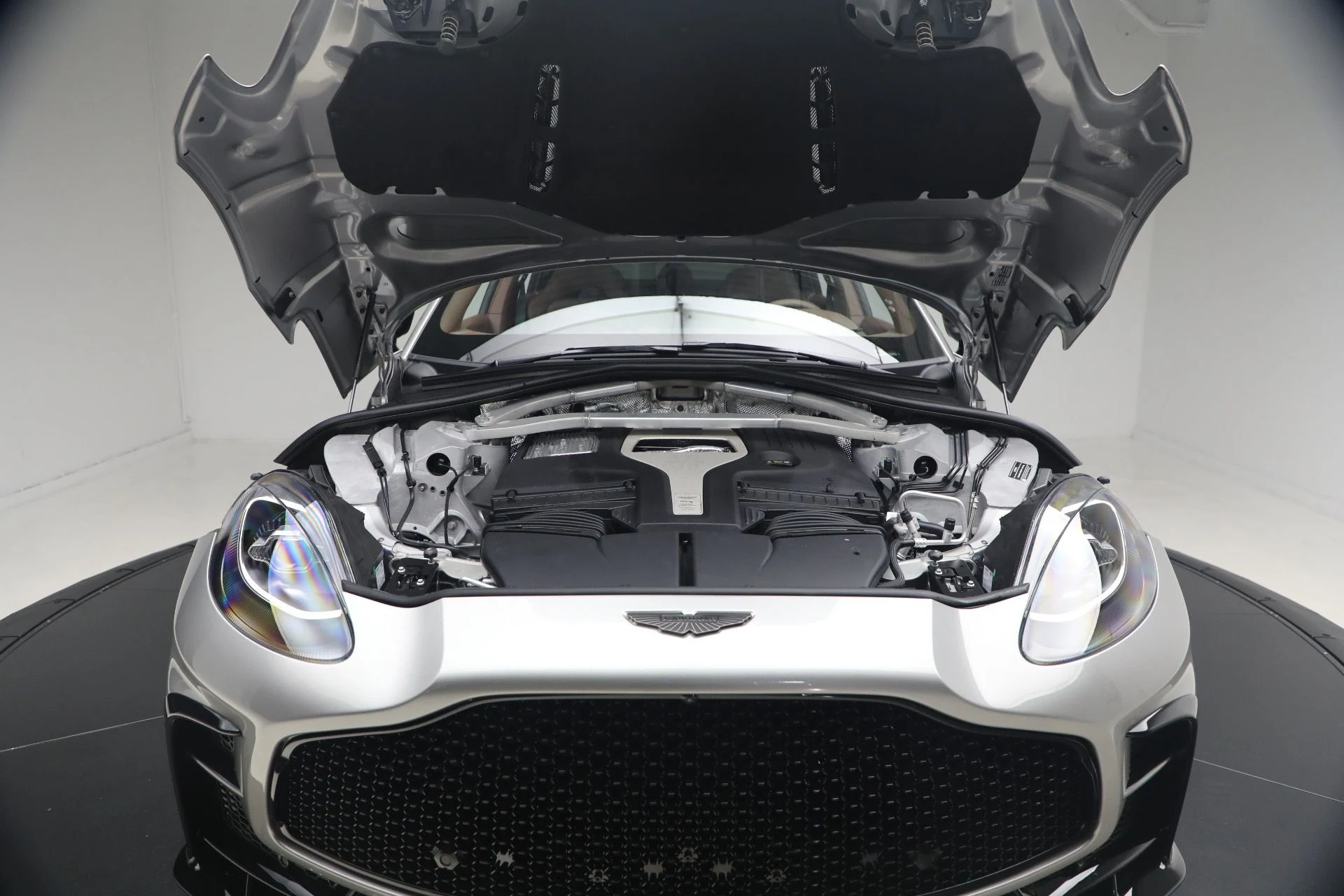 mph040_458011439_New_2026_Aston_Martin_DBX_S_1765053352_f4cede8849