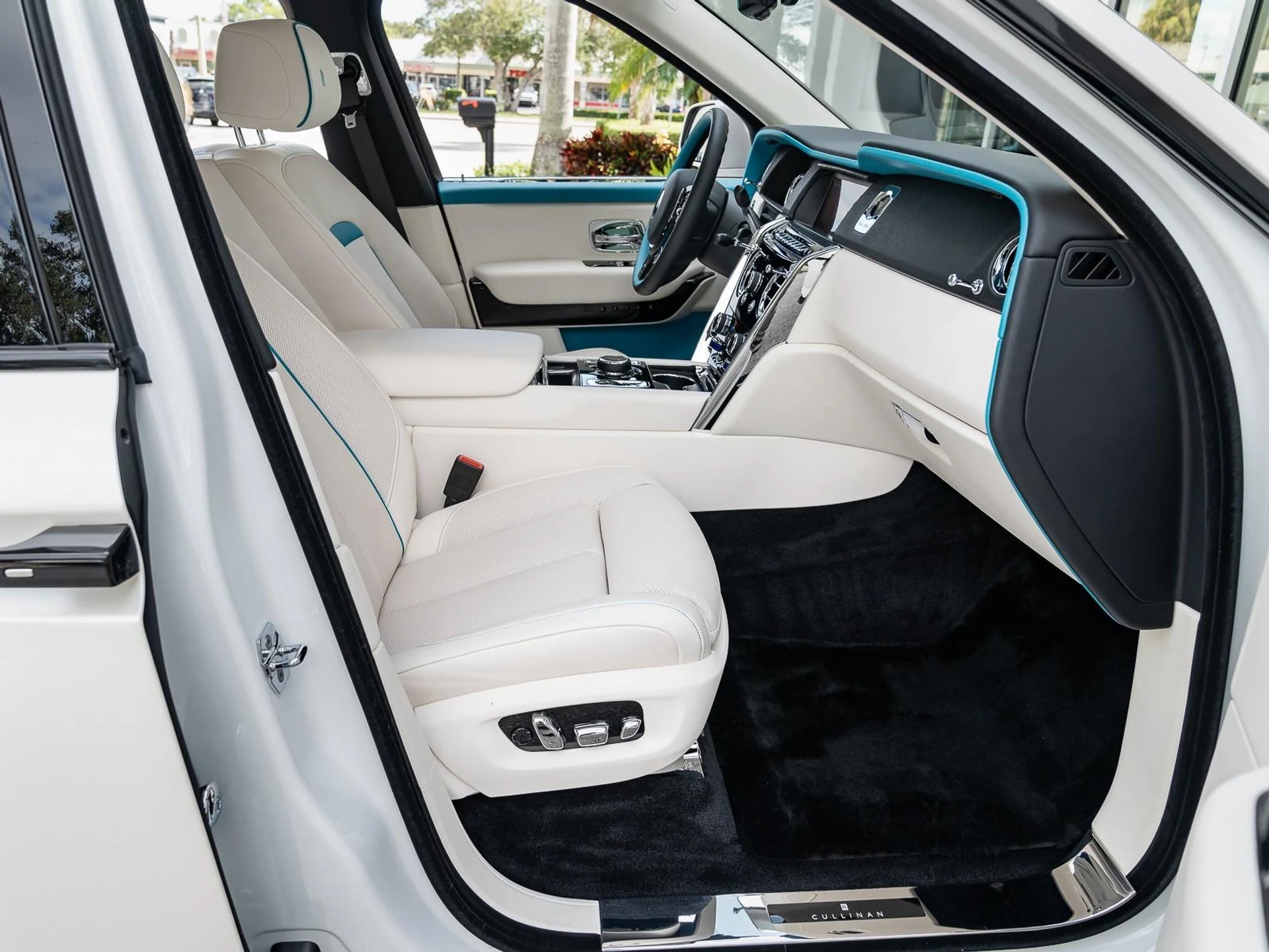 mph040_473258715_Used_2023_Rolls_Royce_Cullinan_1761685693_03f481588f