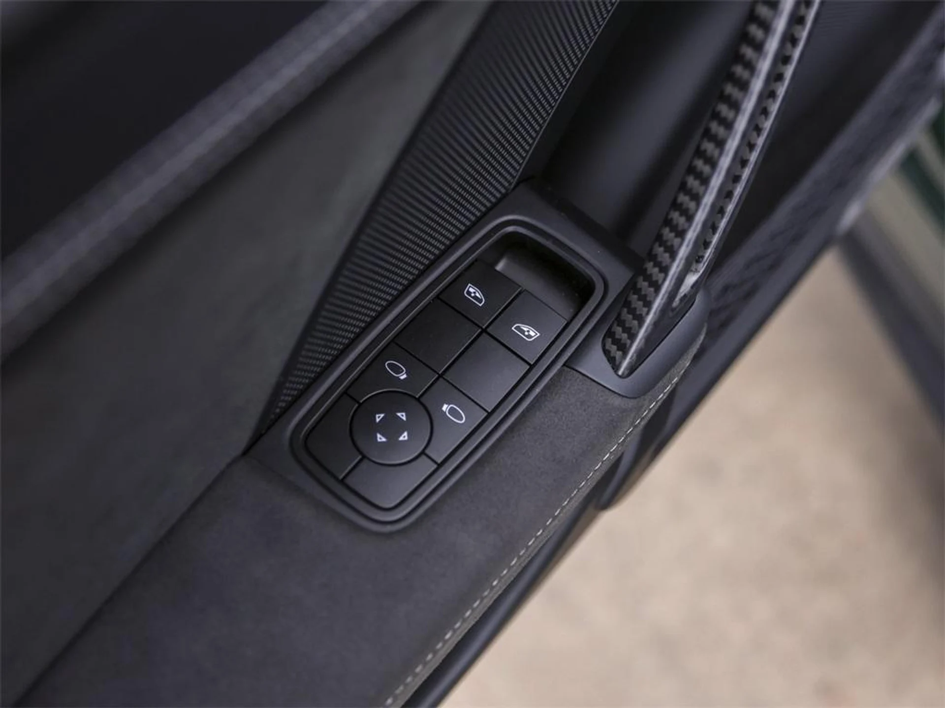 mph040_476978310_ot_Wt_S_Cu5dd_Q_Us_EWUL_3g_HYI_6_BGI_589011a830