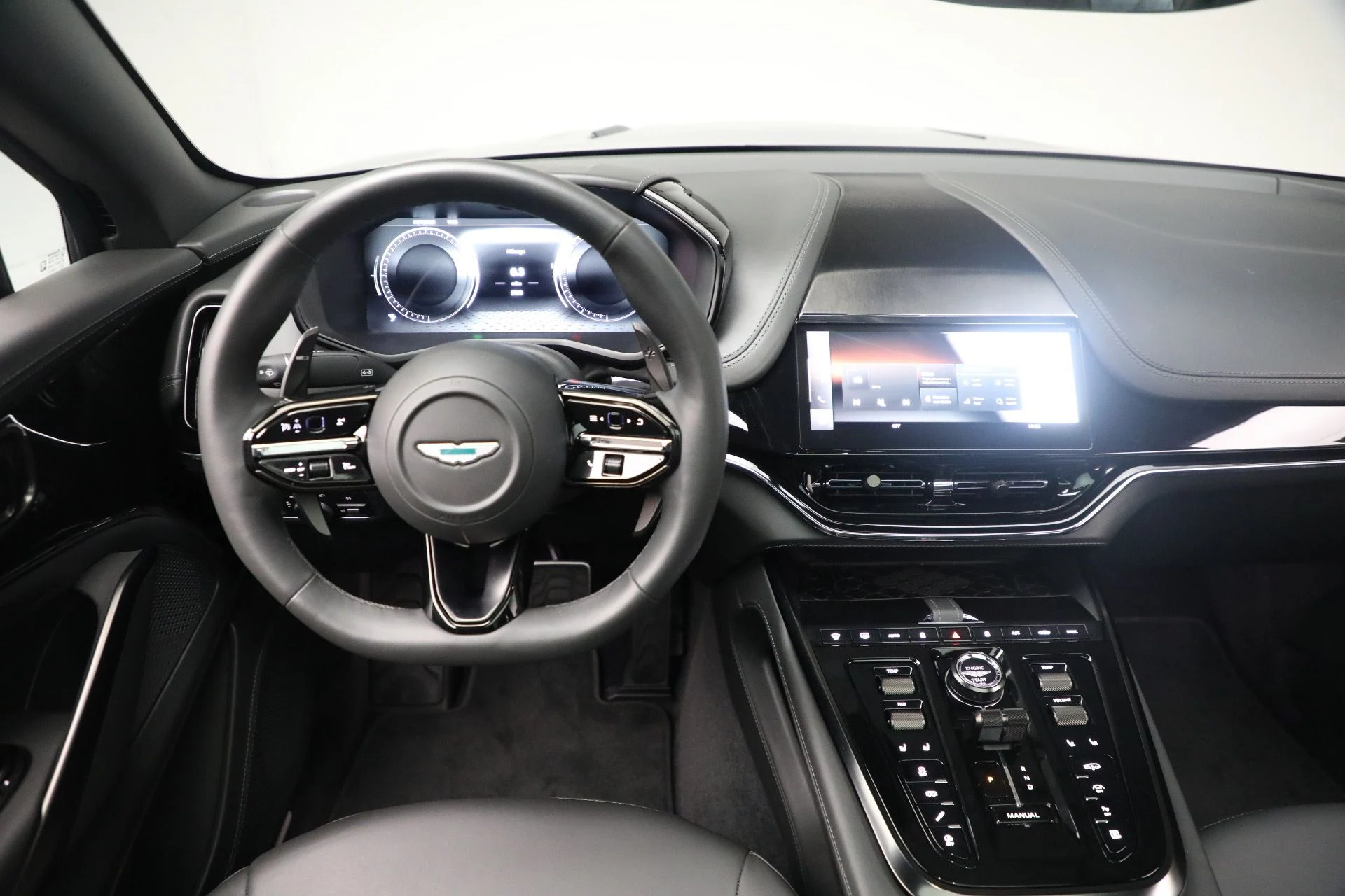 mph040_482197155_New_2025_Aston_Martin_DBX_707_1762018387_67d64af8e0