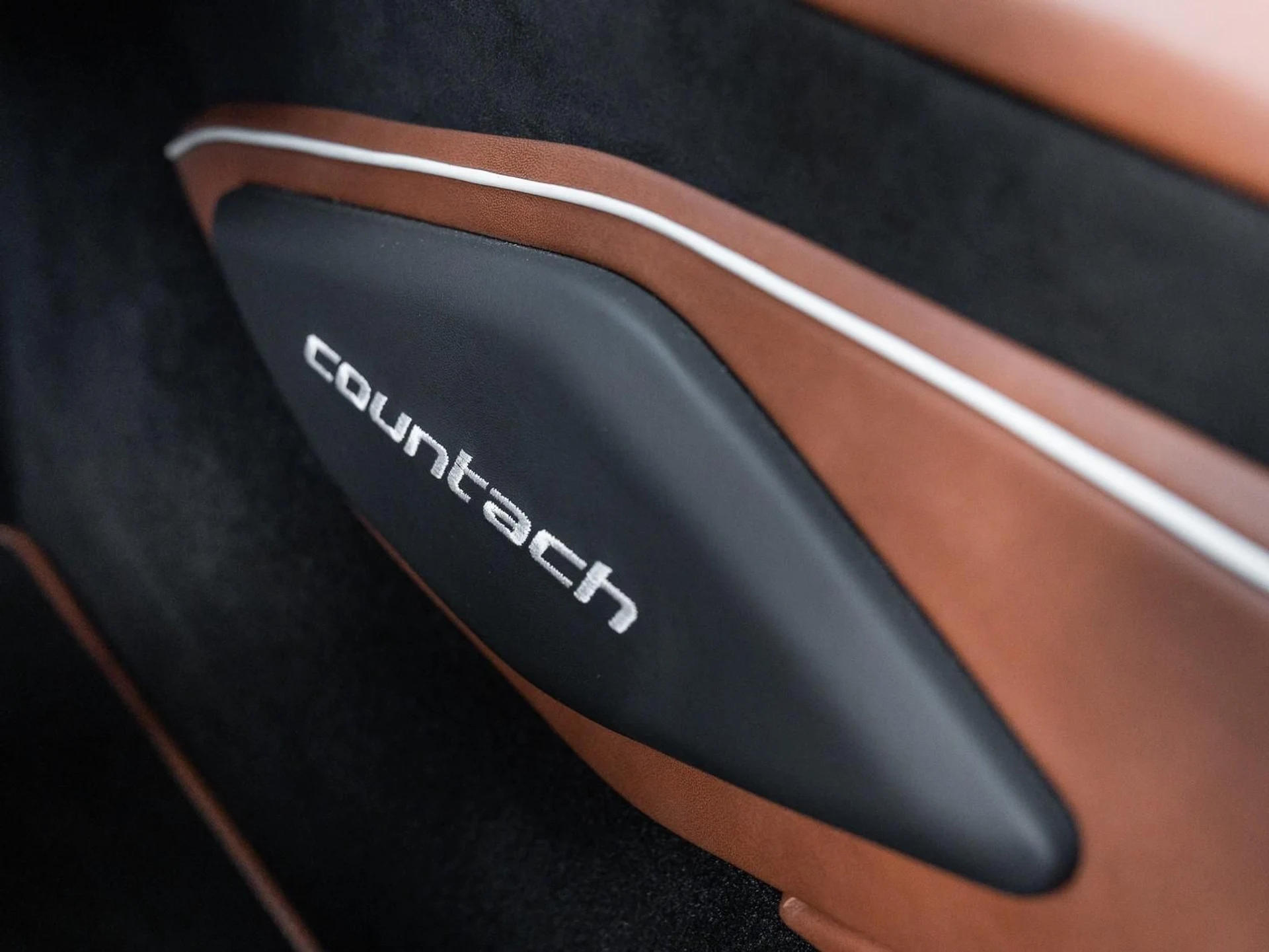 mph040_484225845_Used_2022_Lamborghini_Countach_1762286795_8a3e401755