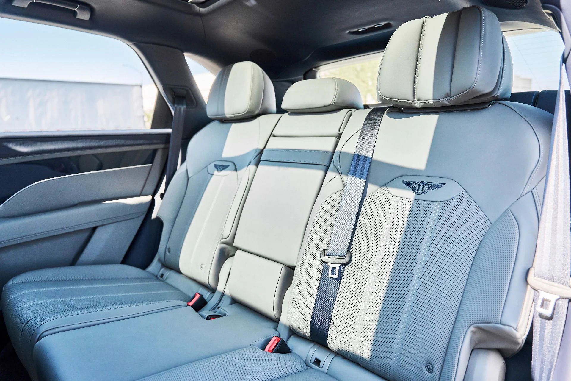 mph040_505408639_Used_2025_Bentley_Bentayga_EWB_1780709420_97eda34ab2
