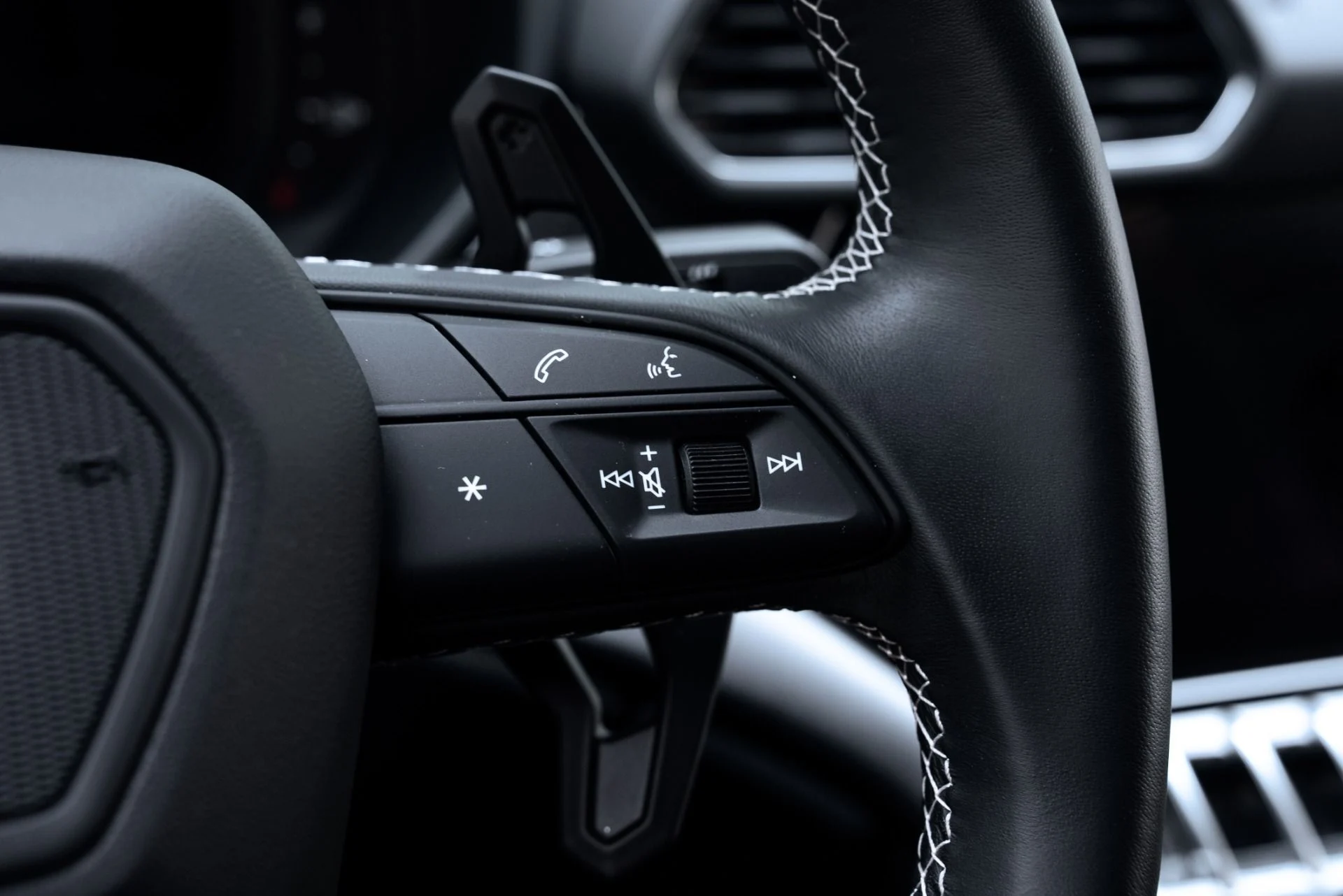 mph040_514256086_Used_2024_Lamborghini_Urus_Performante_1775146757_69f3b53f77