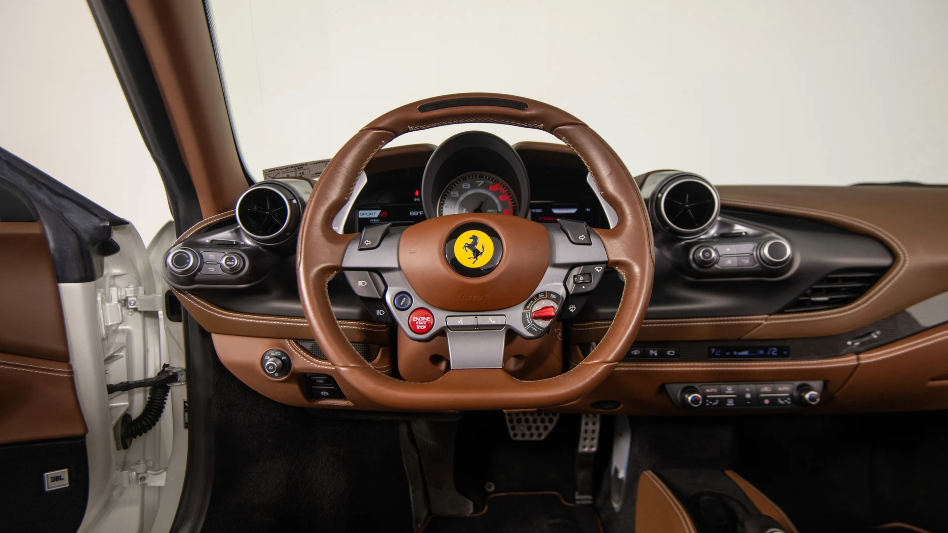 mph040_515510020_0f1c76c1d7b9472a92321b680b5749c2_806b9a75cc