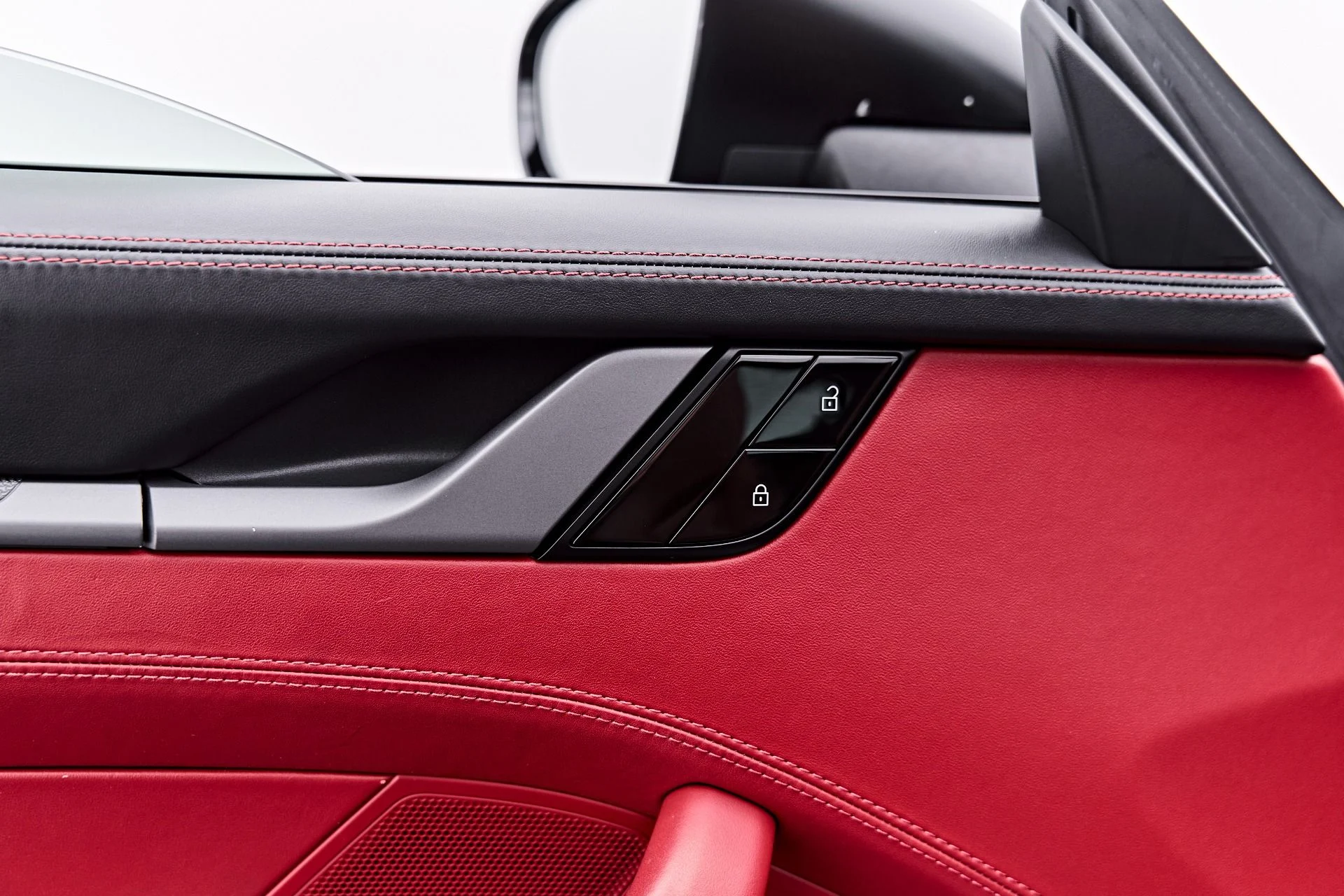 mph040_517586805_Used_2021_Porsche_911_Targa_4_S_1786672023_9c4f936157