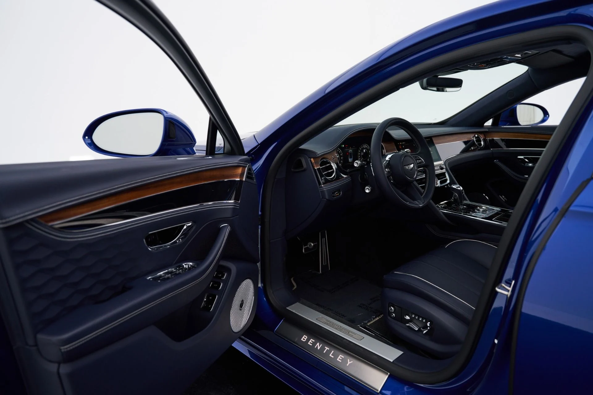 mph040_523935105_Used_2025_Bentley_Flying_Spur_Speed_1792601215_910df13712