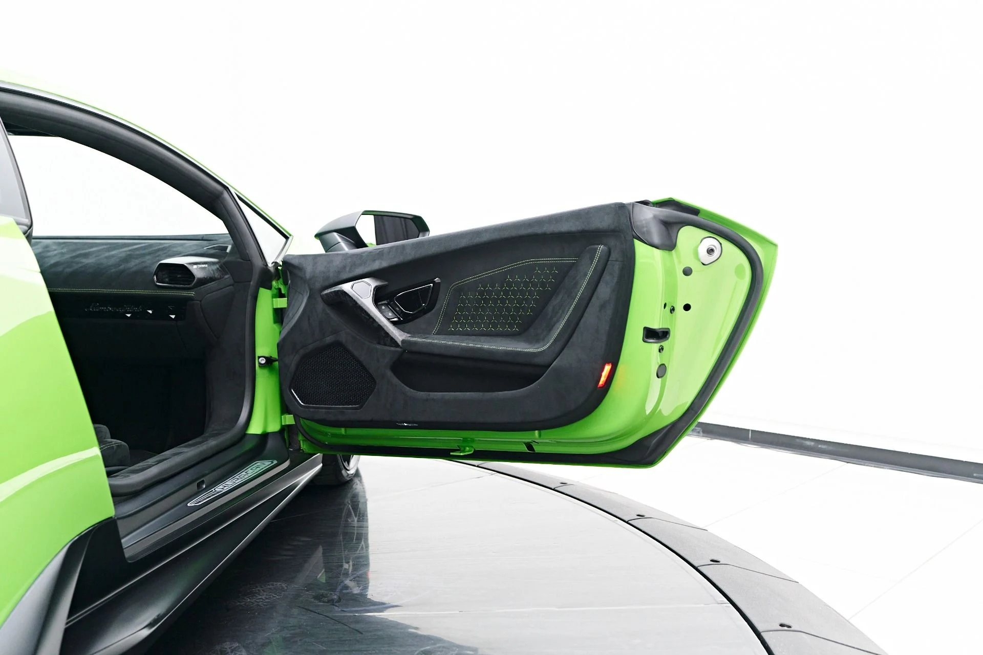 mph040_538933514_Used_2019_Lamborghini_Huracan_Performante_1757626080_334eec4654