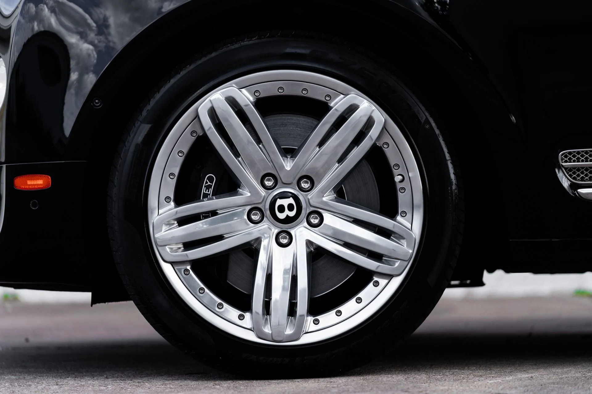 mph040_568743074_Used_2015_Bentley_Mulsanne_1763677193_a9c353a328