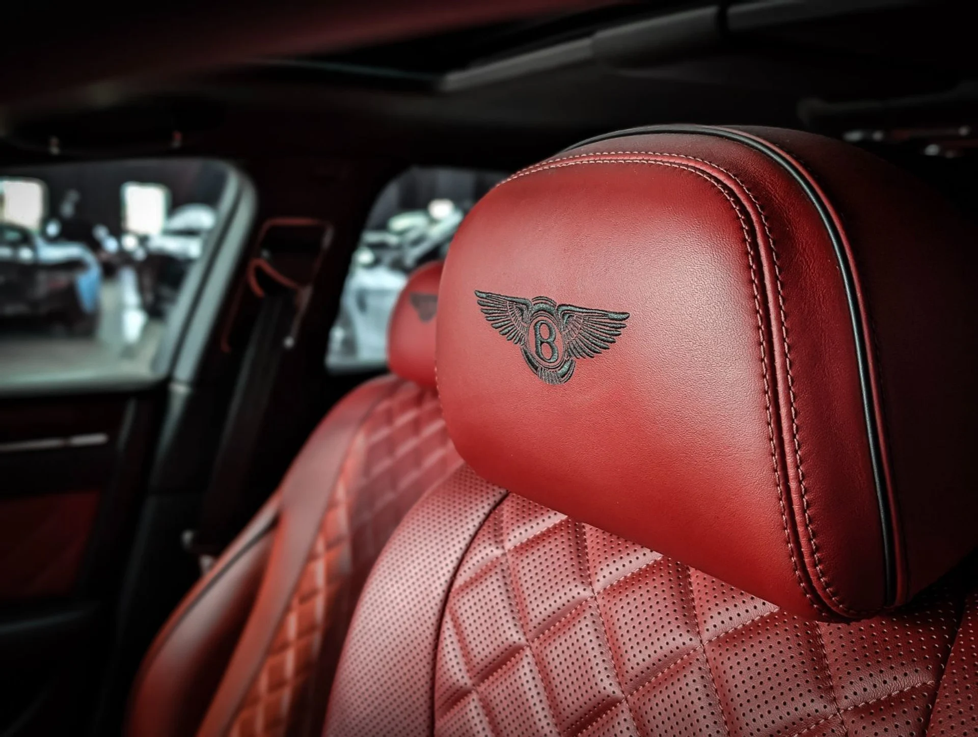mph040_581651835_36587952_09309_2017_bentley_flying_spur_016_e33e486634