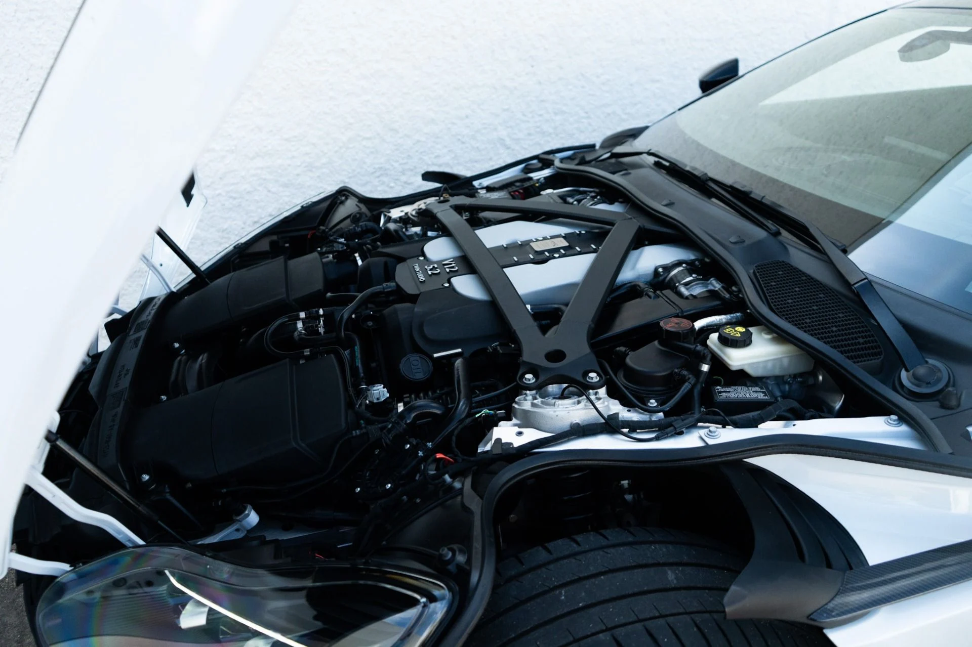 mph040_58794367_Used_2019_Aston_Martin_DB_11_AMR_1785363698_29bfff83df