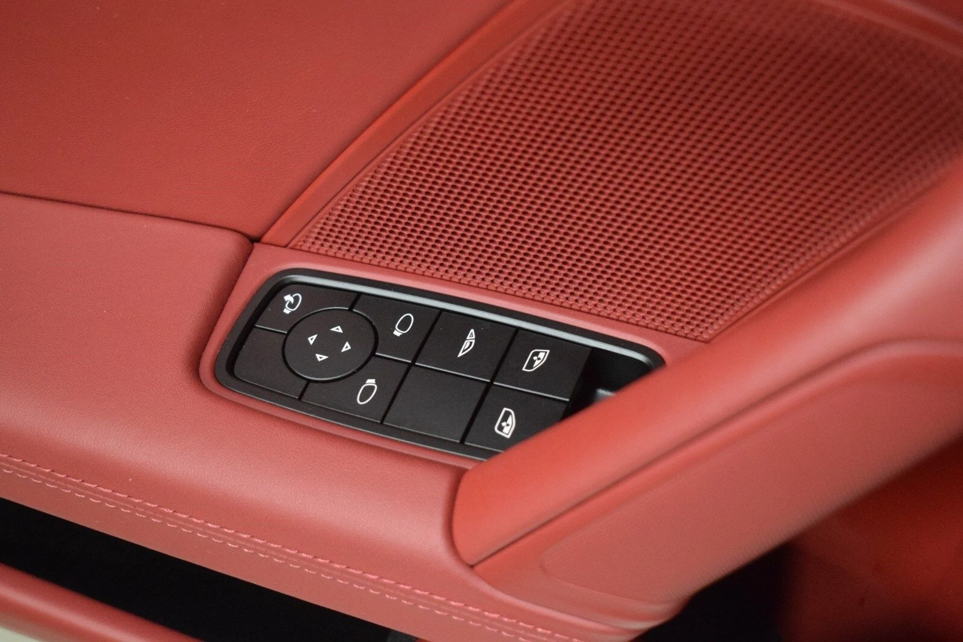 mph040_593014883_80253235aaa9e641c4697a6b5c539422x_674c4f060b