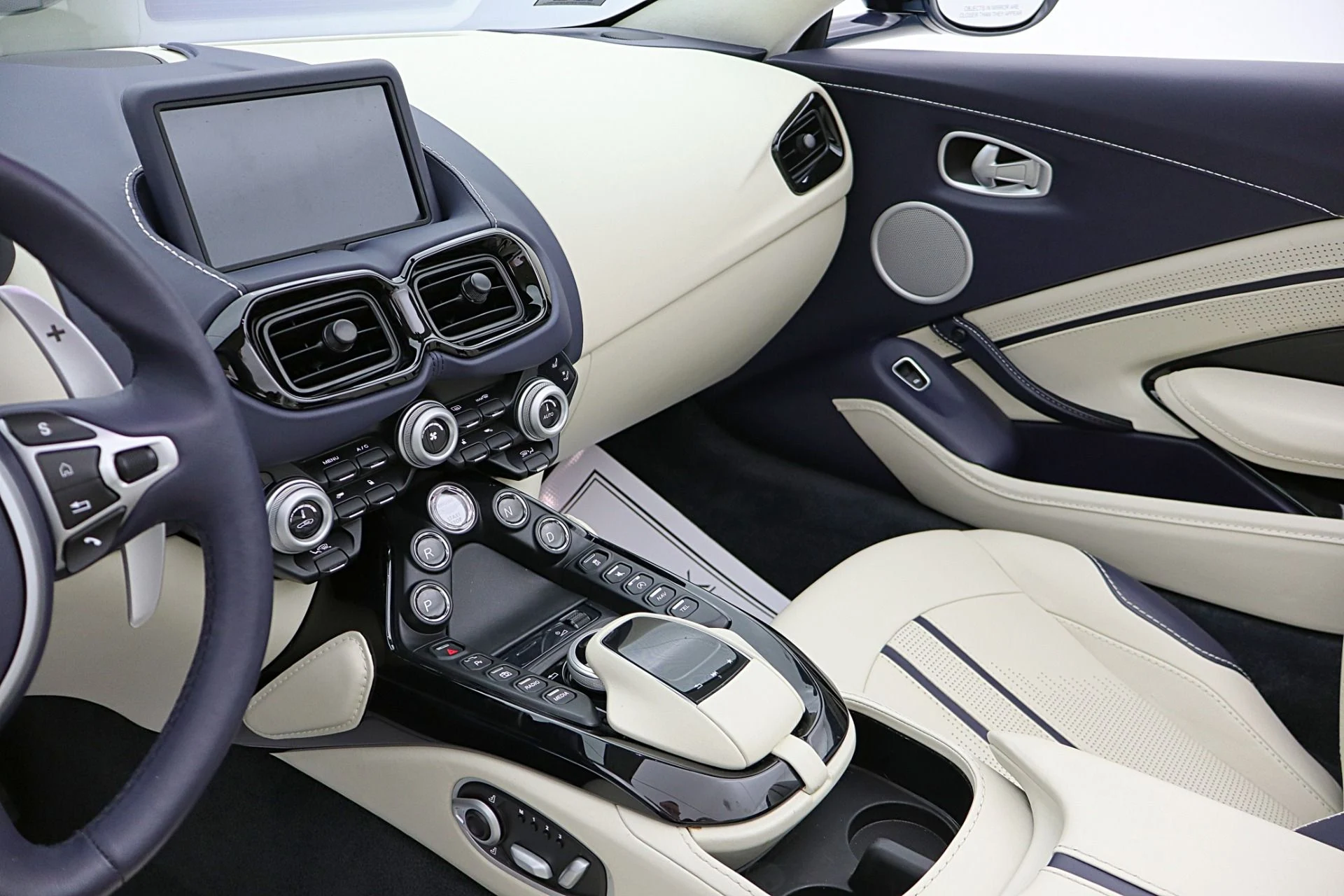 mph040_593994050_Used_2022_Aston_Martin_Vantage_Roadster_3947f47eef
