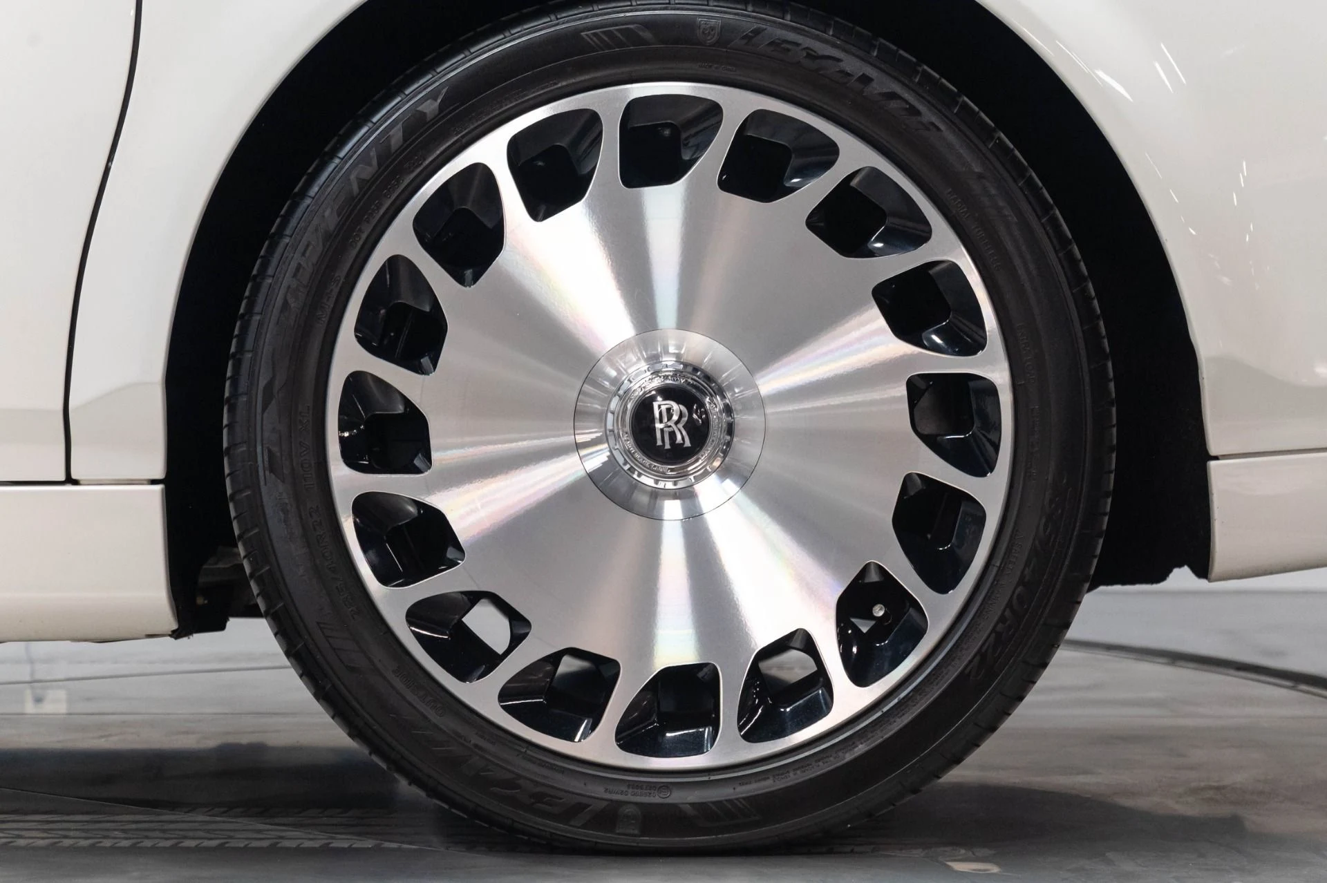 mph040_594853863_Used_2013_Rolls_Royce_Phantom_1784226914_8f762b39bc