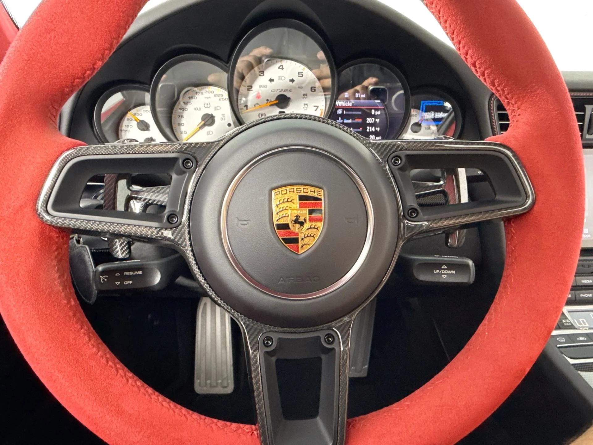 mph040_60605304_Used_2018_Porsche_911_GT_2_RS_1784762990_4ee8733d7d