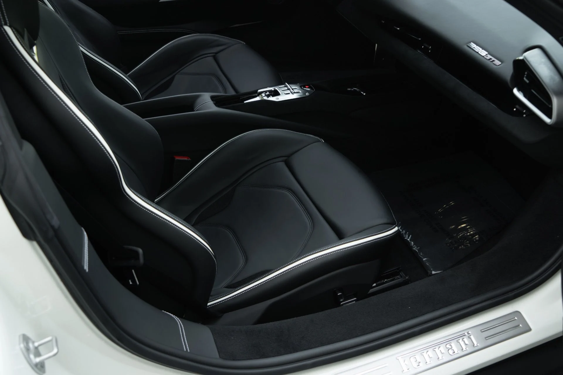 mph040_625018849_Used_2025_Ferrari_296_GTB_1761682901_1be328c732