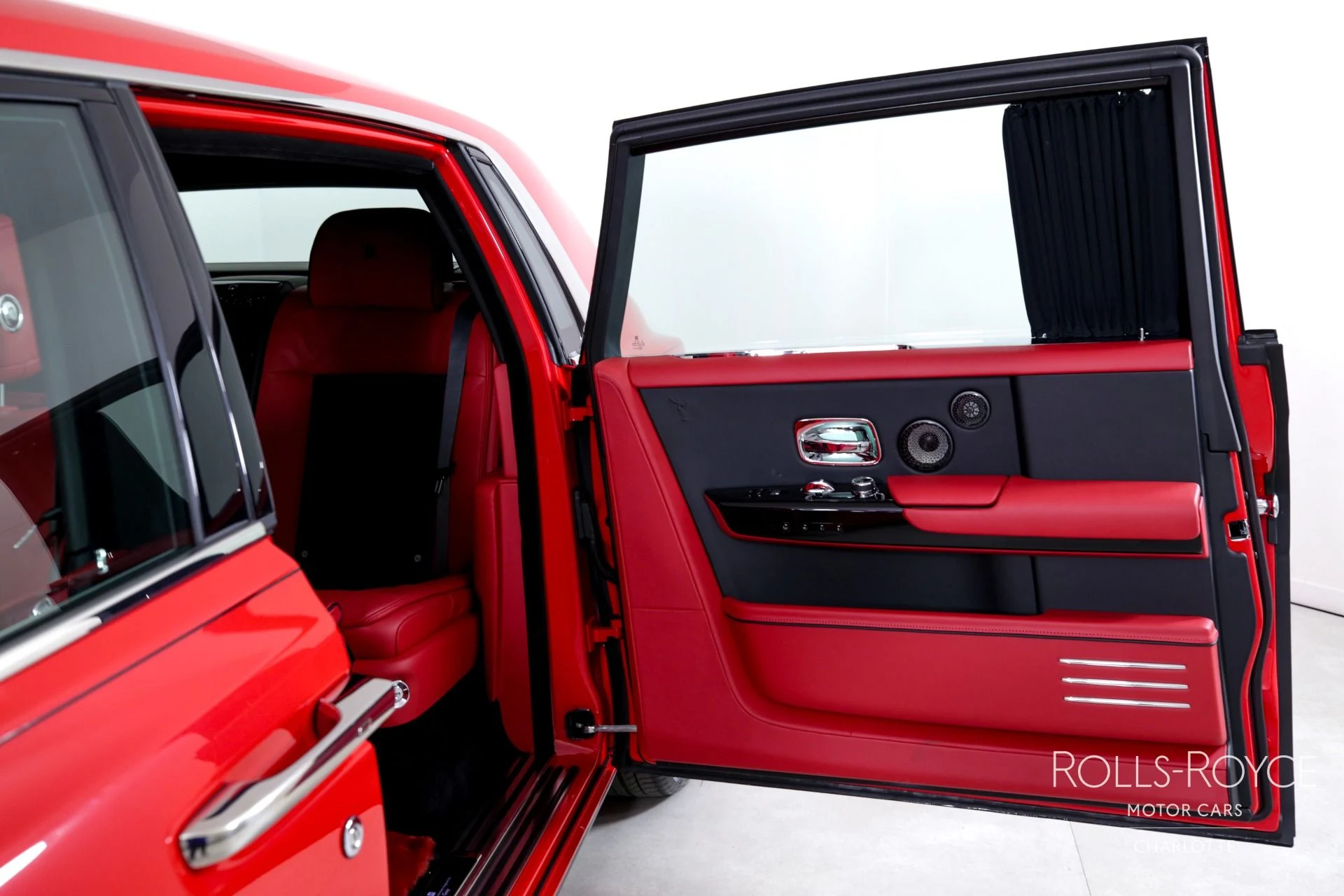 mph040_657367834_Used_2024_Rolls_Royce_Phantom_EWB_1745331556_2b27ea3973