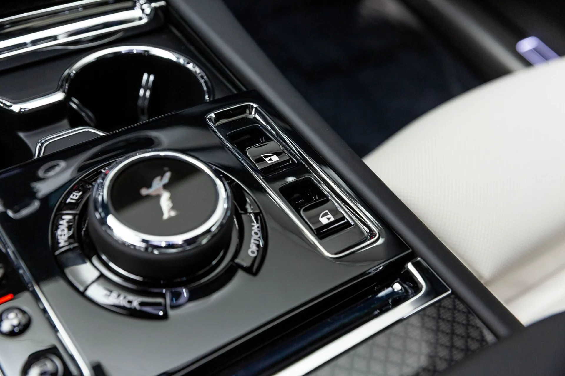 mph040_661151847_41_f4014df872