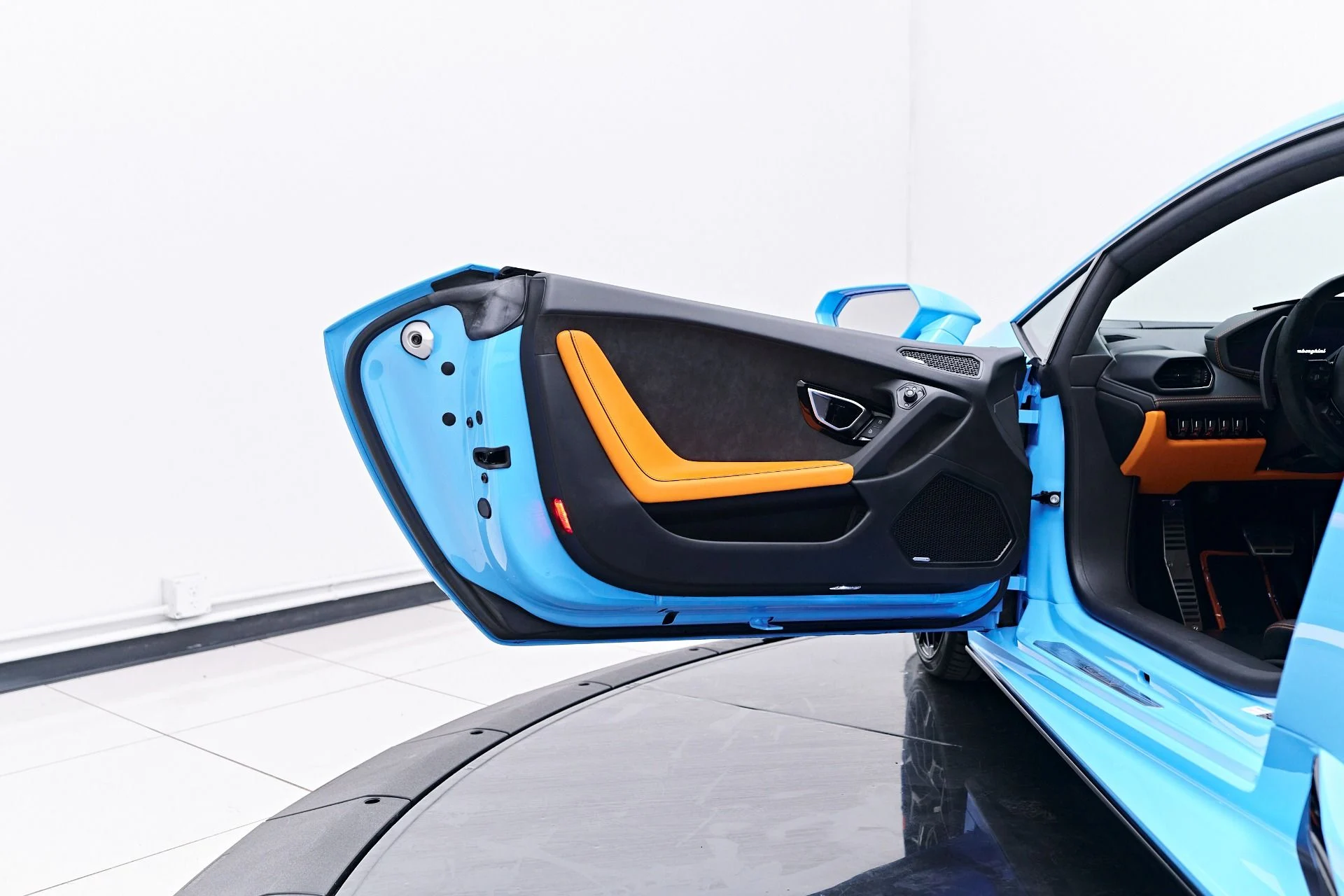 mph040_66258935_Used_2022_Lamborghini_Huracan_EVO_Base_1755812444_692b8e9b84