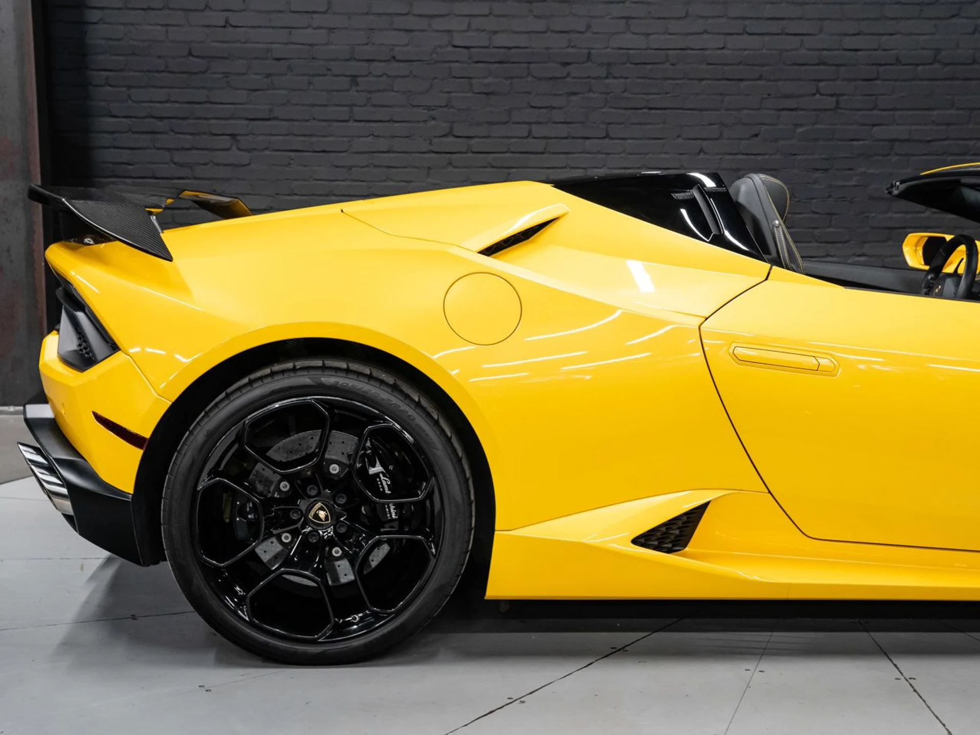 mph040_668658411_lamborghini_huracan_2017_13d839745e