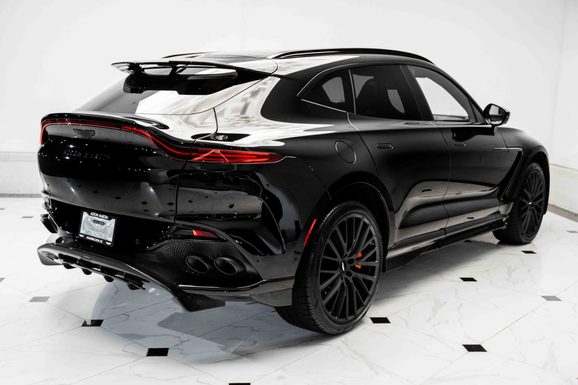 mph040_674162935_Used_2023_Aston_Martin_DBX_707_1729954912_7647daca0b
