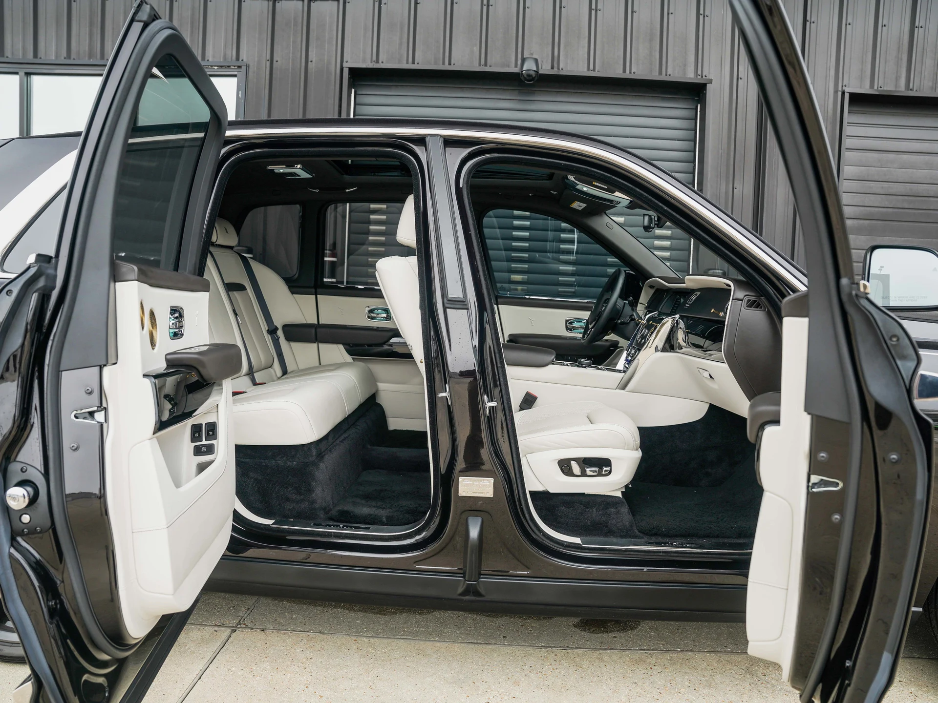 mph040_674929954_41_6f81a60a37