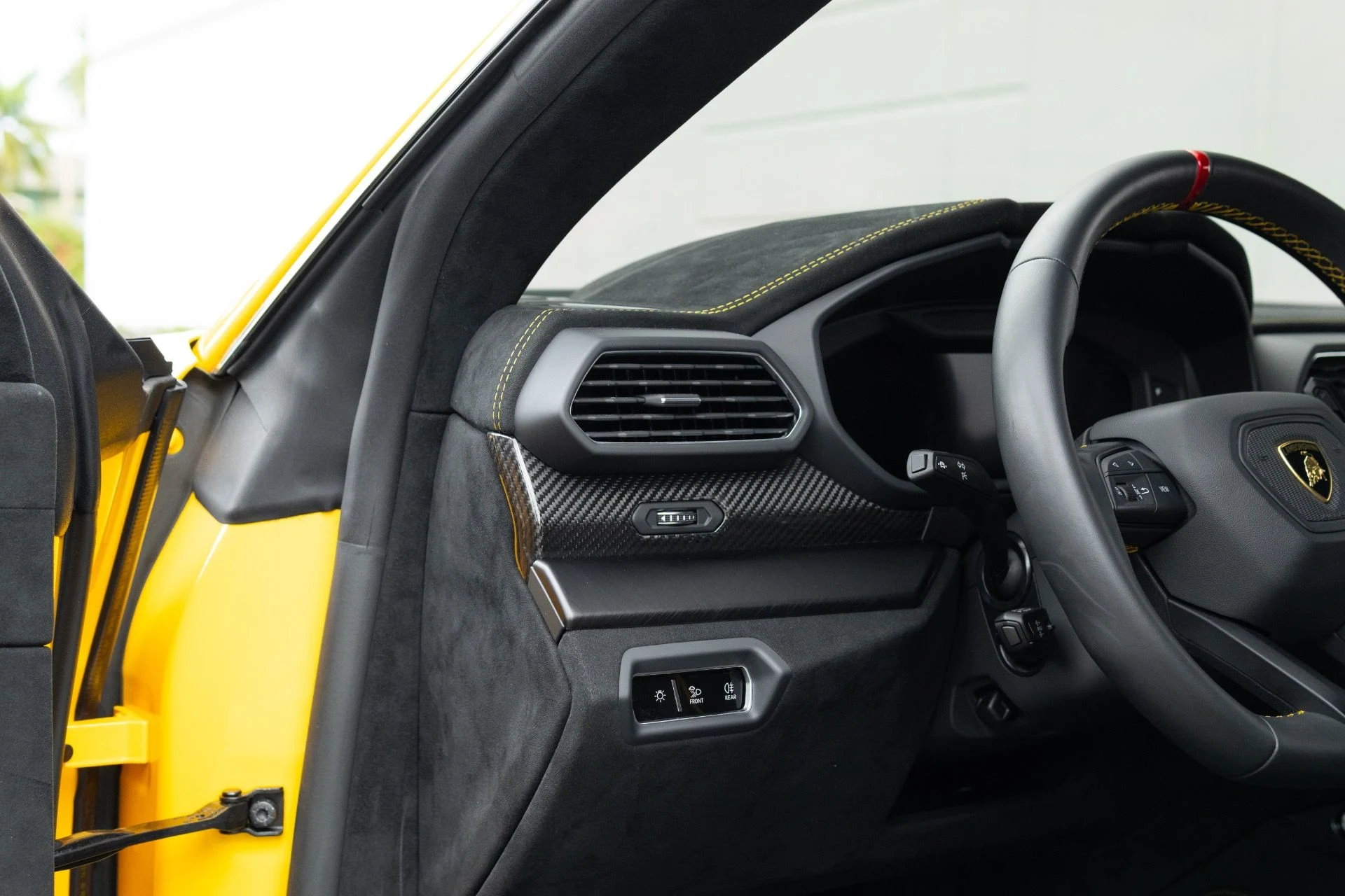 mph040_678533193_Used_2024_Lamborghini_Urus_Performante_1773952296_ac0cba271d