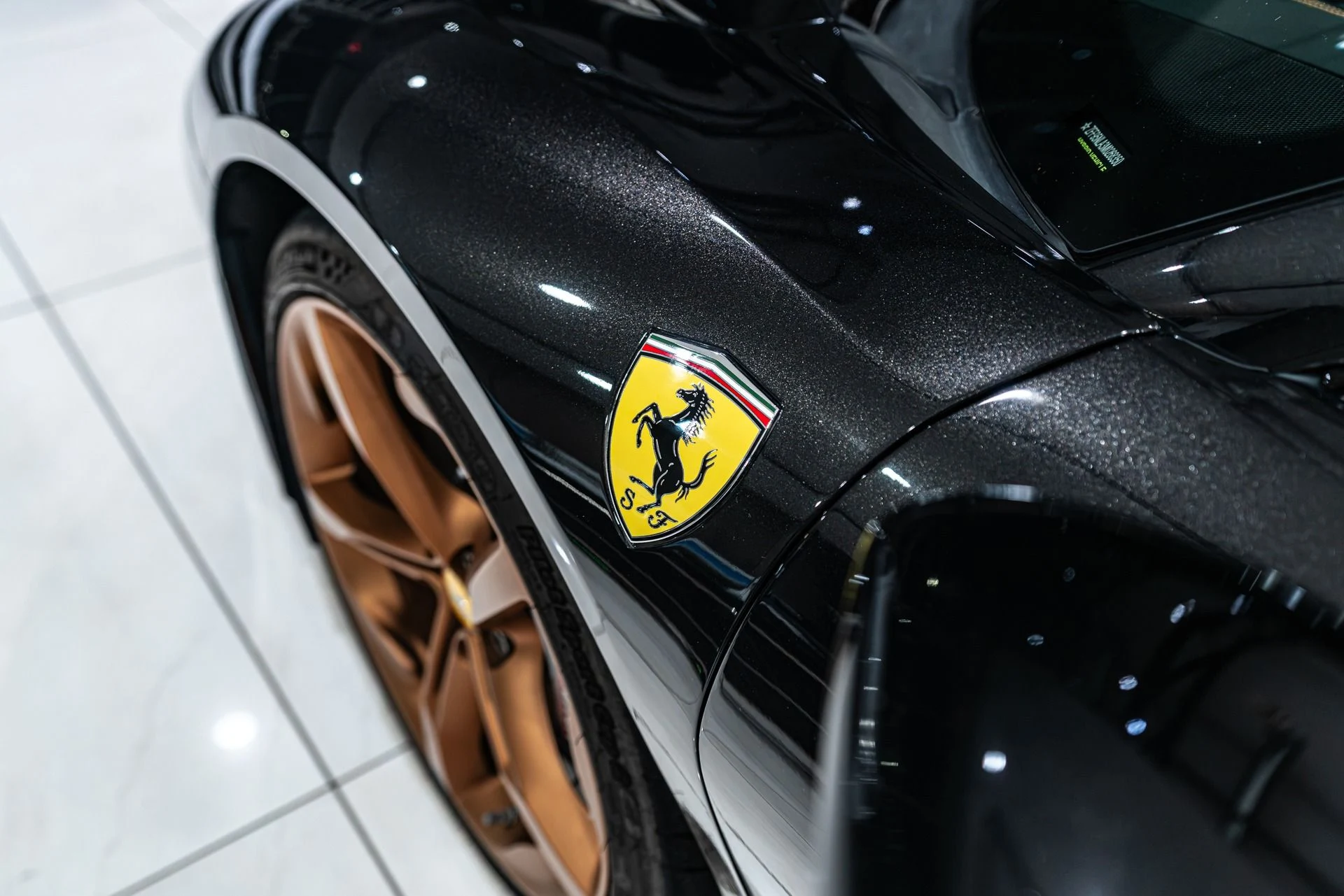 mph040_682646986_12977_p41_l_80875f4ee2