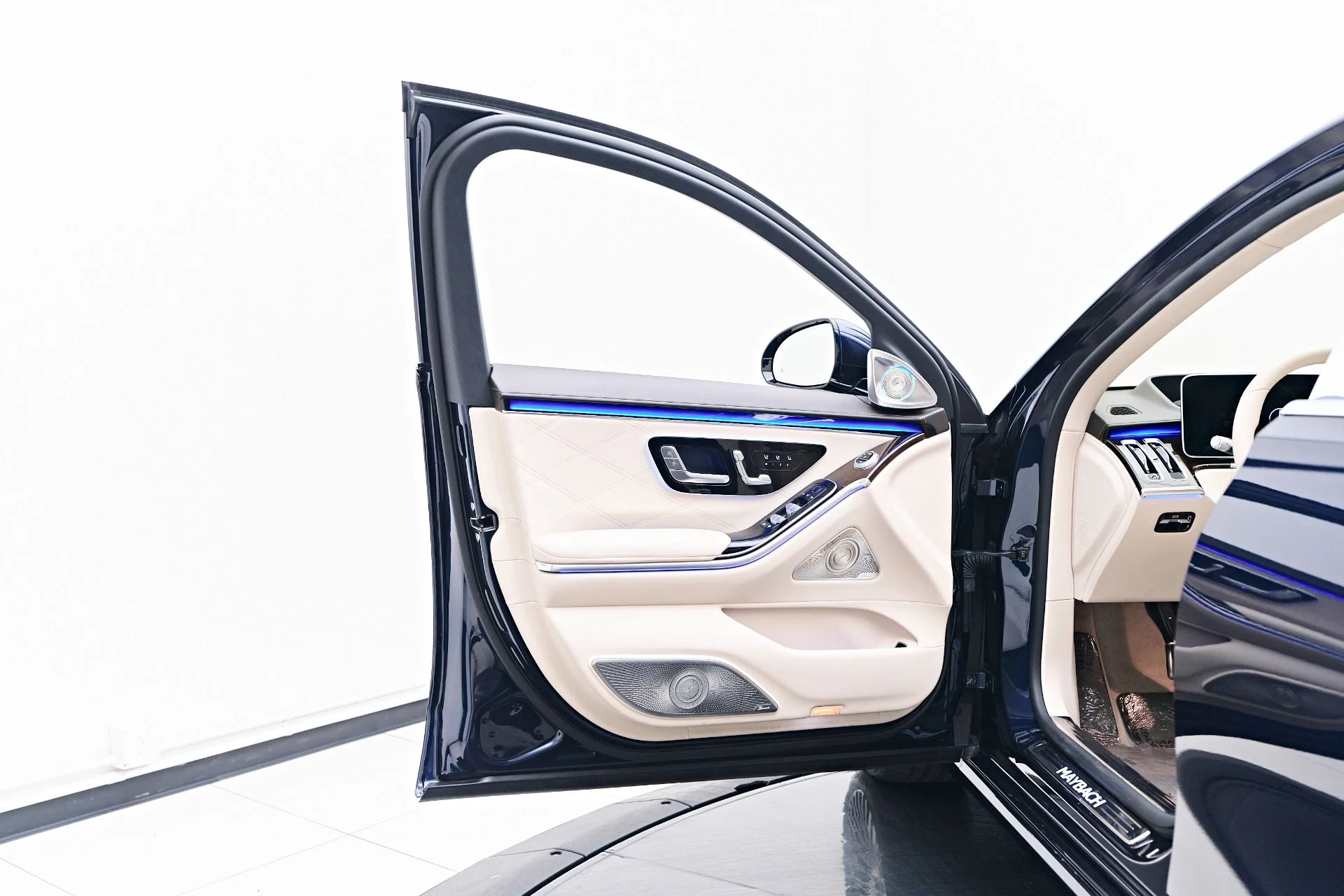 mph040_695555737_Used_2023_Mercedes_Benz_S_Class_Maybach_S_580_1755633550_b363c7845b